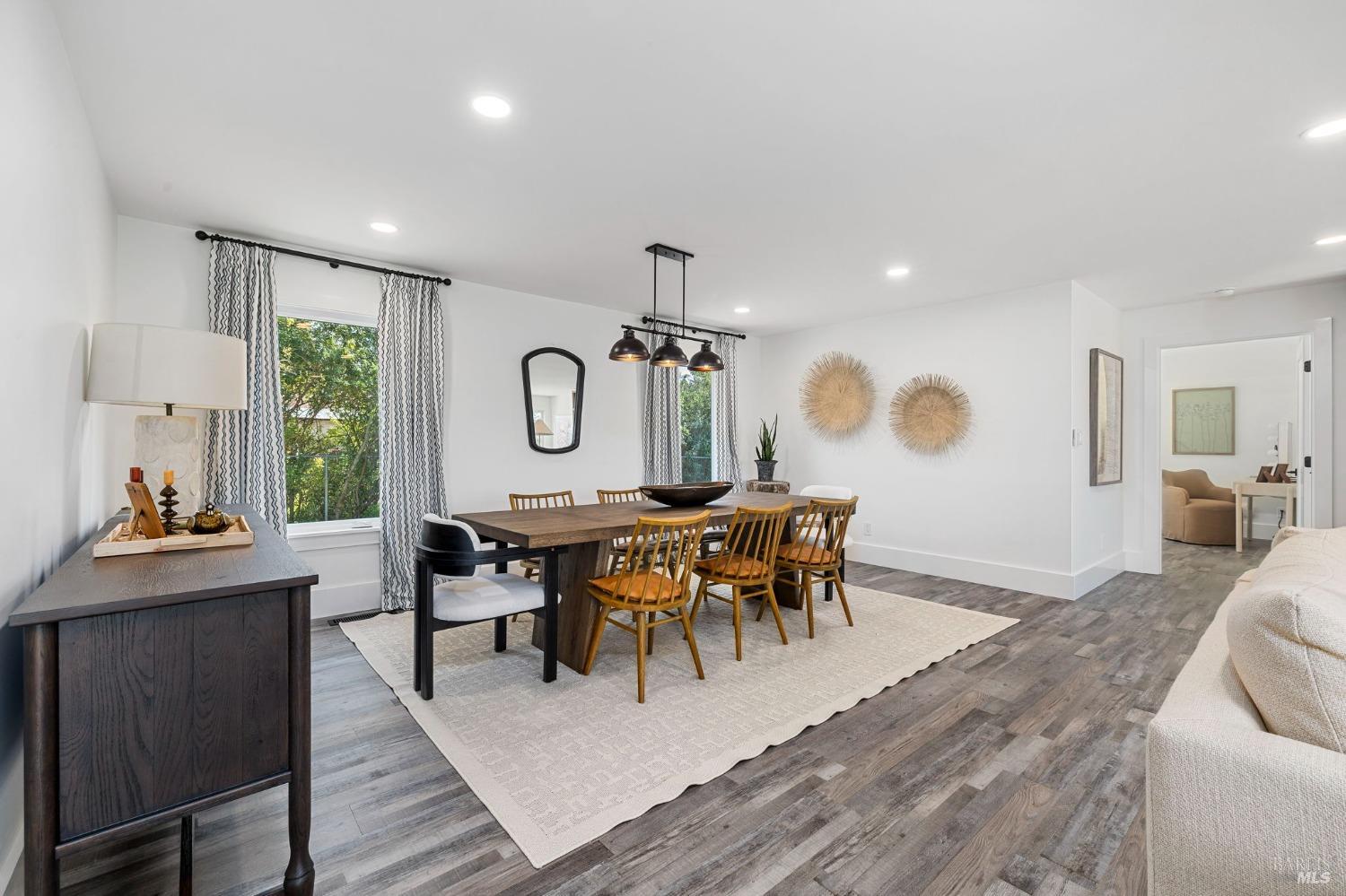 Detail Gallery Image 14 of 95 For 3314 Gravenstein Hwy, Sebastopol,  CA 95472 - 7 Beds | 4/1 Baths