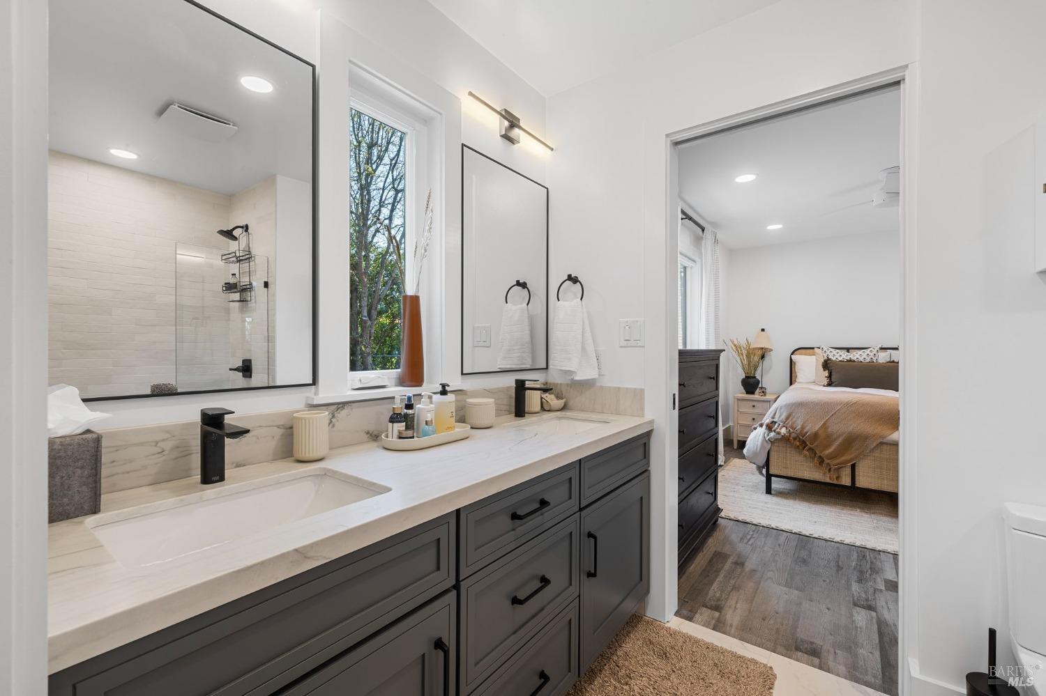 Detail Gallery Image 27 of 95 For 3314 Gravenstein Hwy, Sebastopol,  CA 95472 - 7 Beds | 4/1 Baths