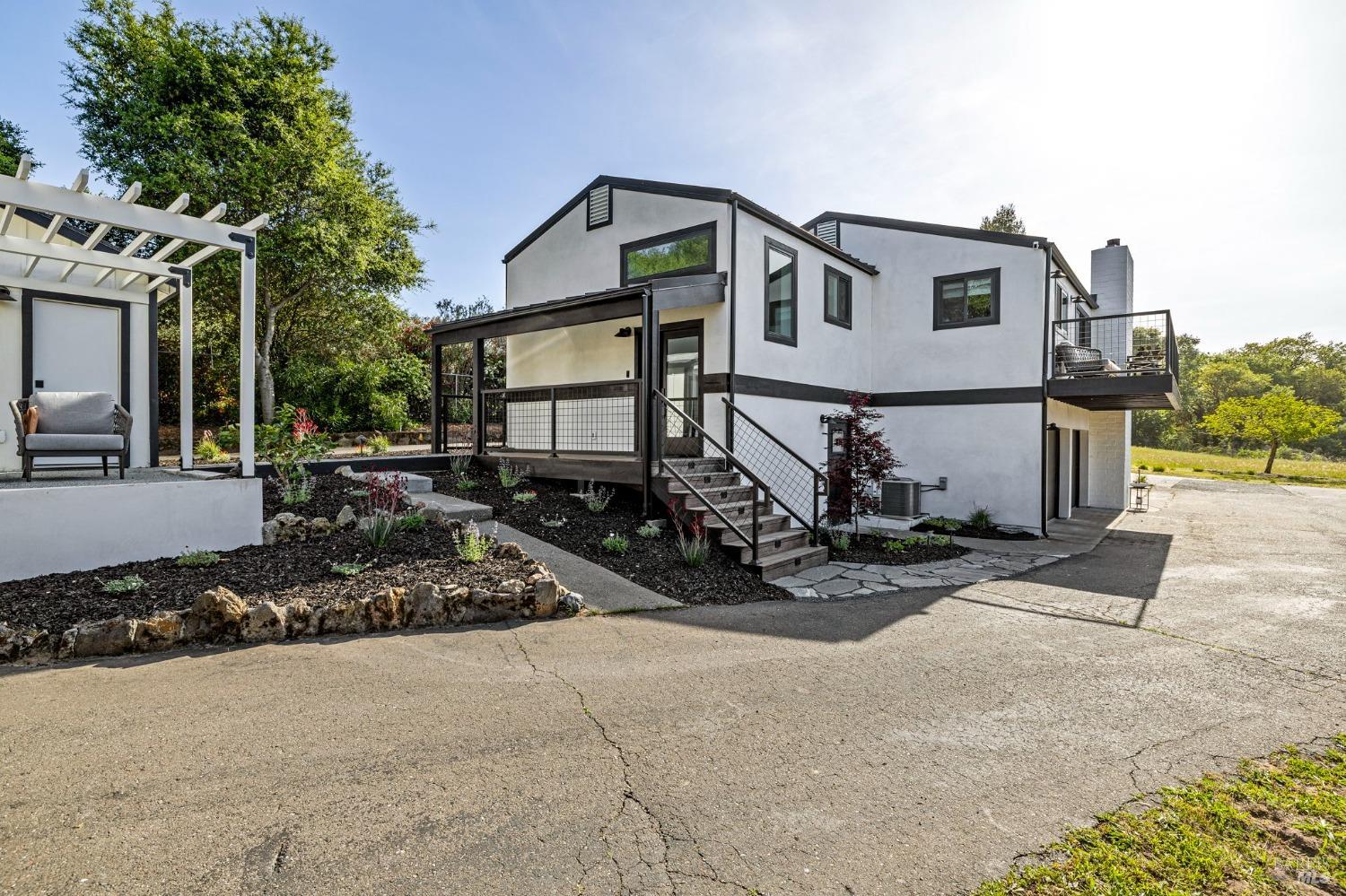 Detail Gallery Image 60 of 95 For 3314 Gravenstein Hwy, Sebastopol,  CA 95472 - 7 Beds | 4/1 Baths