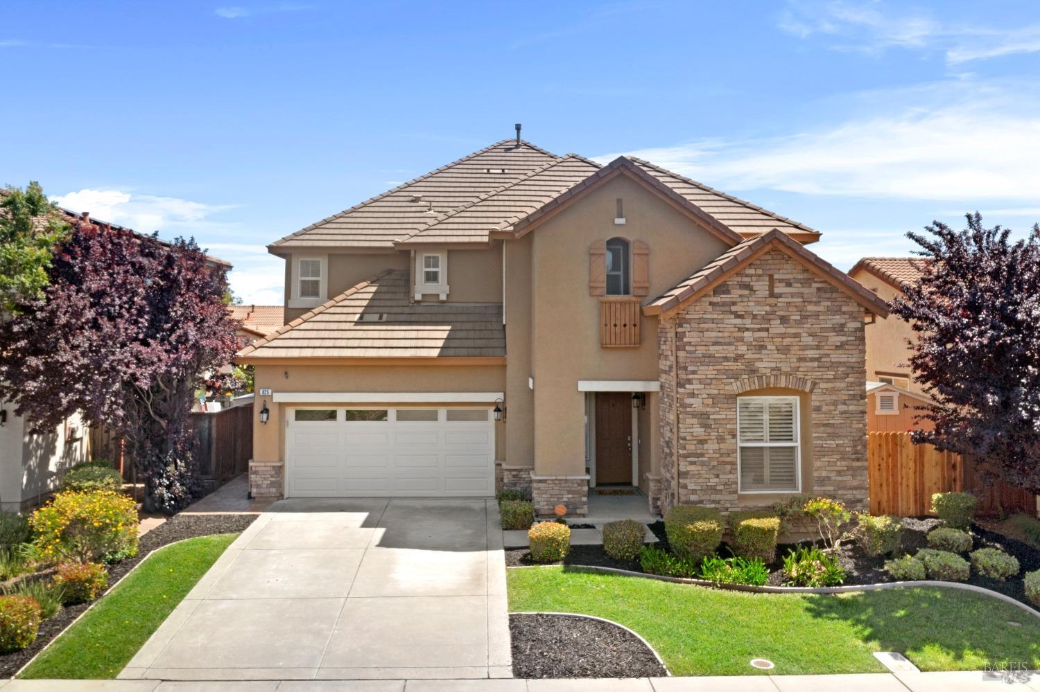 Detail Gallery Image 1 of 51 For 825 Hampton St, Vacaville,  CA 95687 - 4 Beds | 3/1 Baths