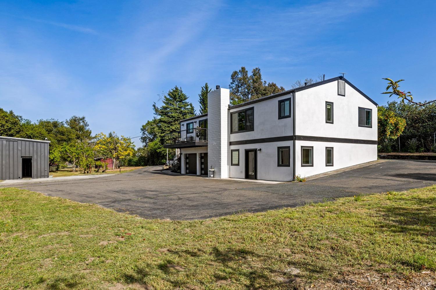 Detail Gallery Image 51 of 95 For 3314 Gravenstein Hwy, Sebastopol,  CA 95472 - 7 Beds | 4/1 Baths