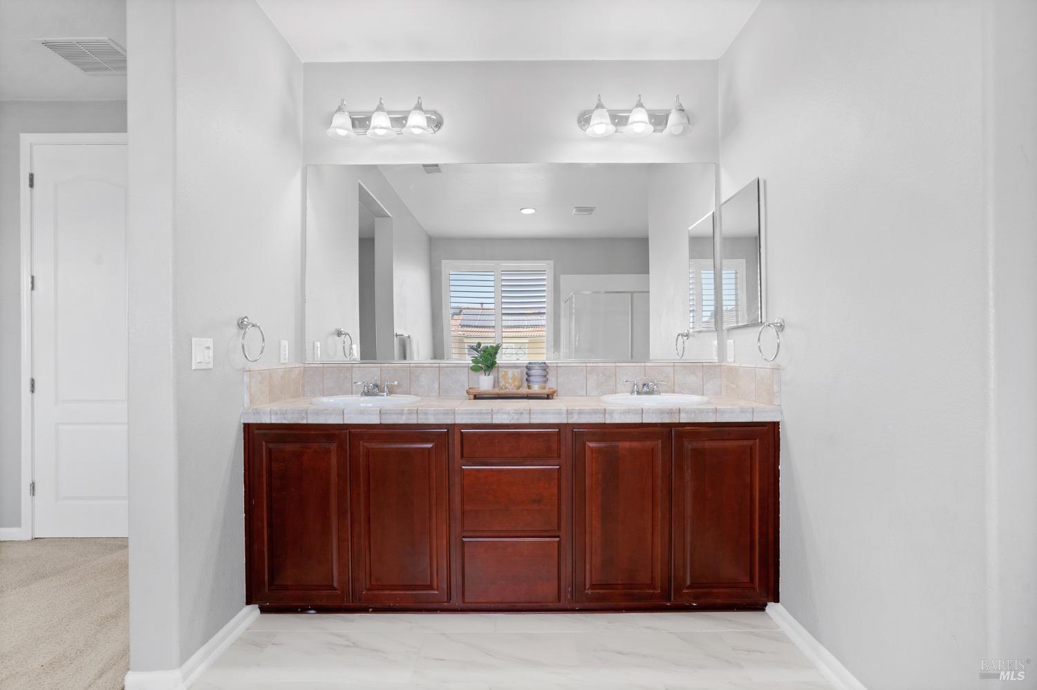 Detail Gallery Image 32 of 51 For 825 Hampton St, Vacaville,  CA 95687 - 4 Beds | 3/1 Baths