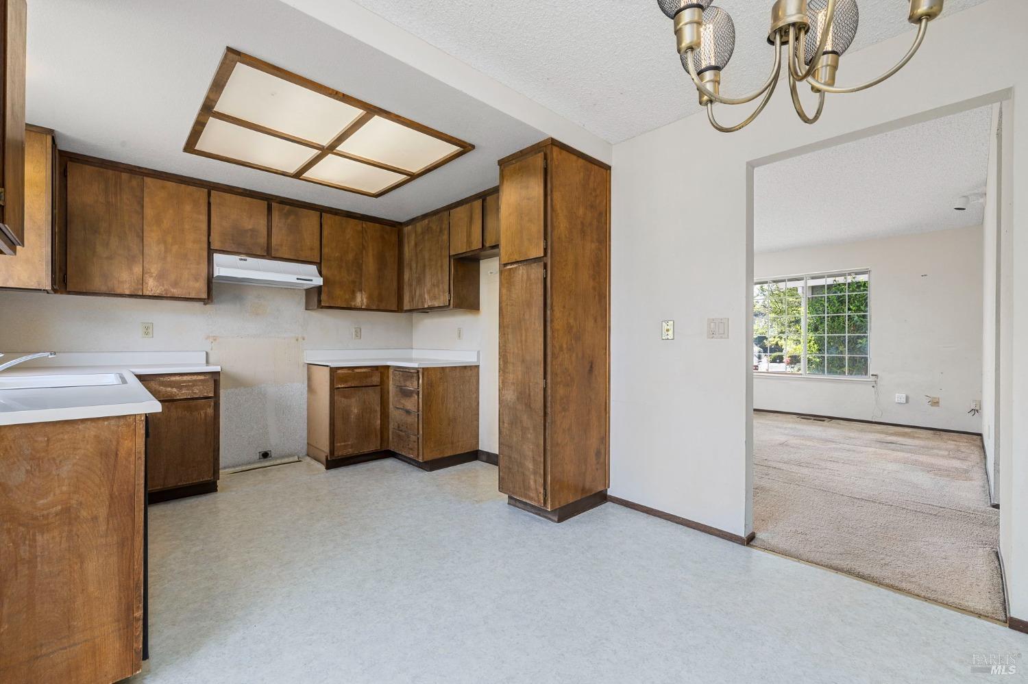 Detail Gallery Image 6 of 27 For 1722 Capella Ct, Petaluma,  CA 94954 - 2 Beds | 2 Baths