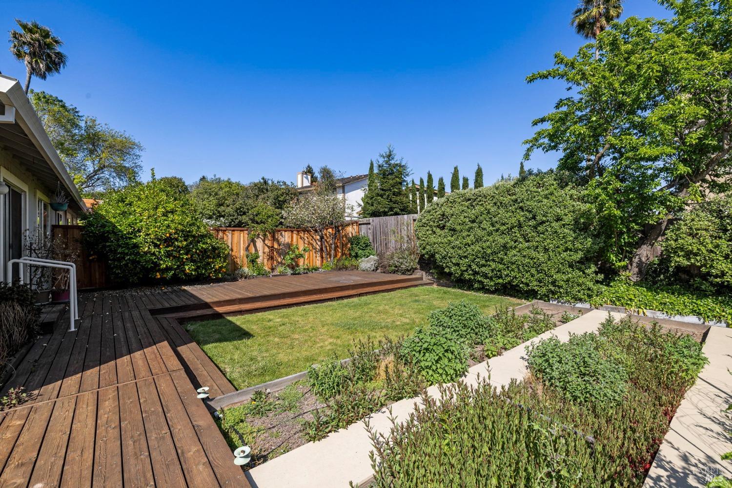 Detail Gallery Image 20 of 27 For 1722 Capella Ct, Petaluma,  CA 94954 - 2 Beds | 2 Baths