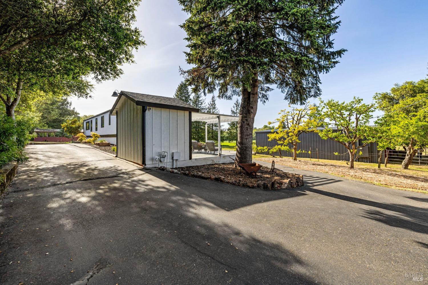 Detail Gallery Image 62 of 95 For 3314 Gravenstein Hwy, Sebastopol,  CA 95472 - 7 Beds | 4/1 Baths