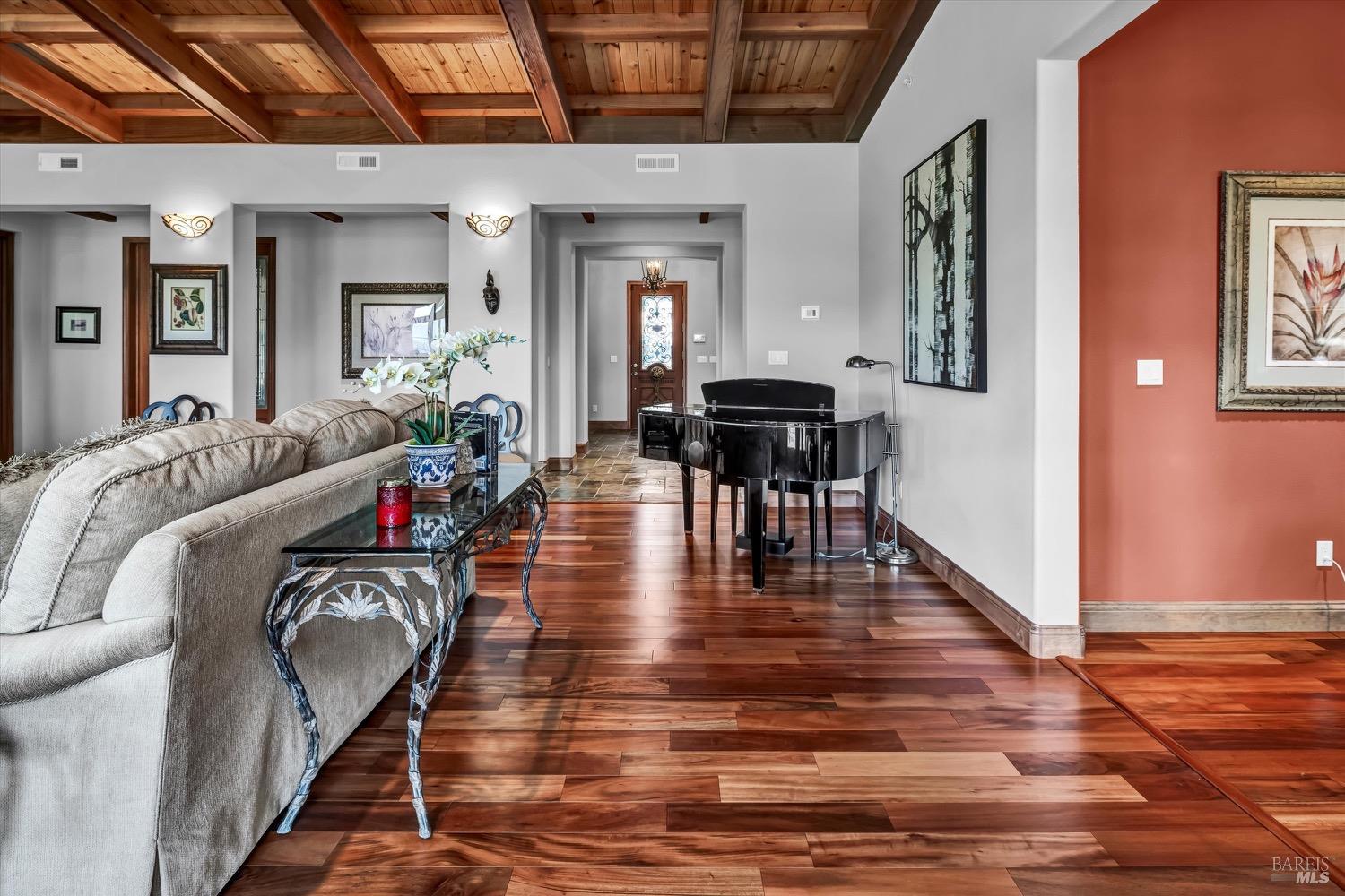Detail Gallery Image 14 of 79 For 19255 Dallas Ct, Hidden Valley Lake,  CA 95467 - 4 Beds | 4/1 Baths