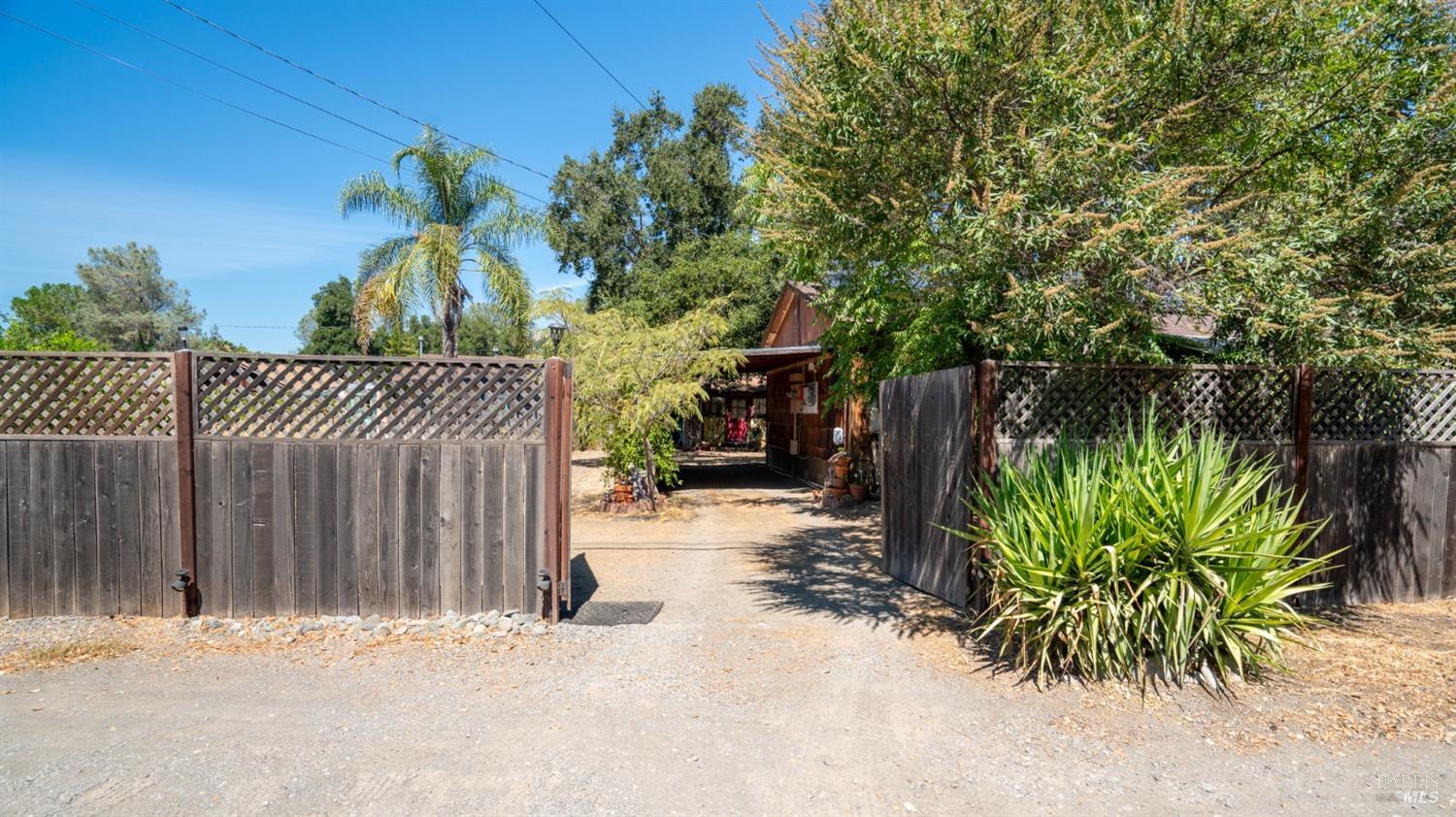 Detail Gallery Image 1 of 25 For 306 Else Way, Cloverdale,  CA 95425 - 2 Beds | 1 Baths