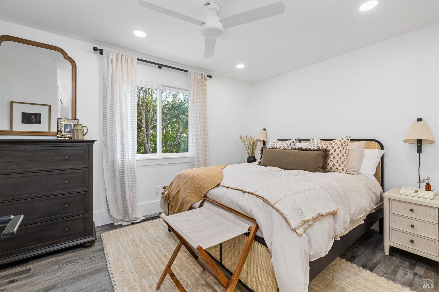 Detail Gallery Image 26 of 95 For 3314 Gravenstein Hwy, Sebastopol,  CA 95472 - 7 Beds | 4/1 Baths