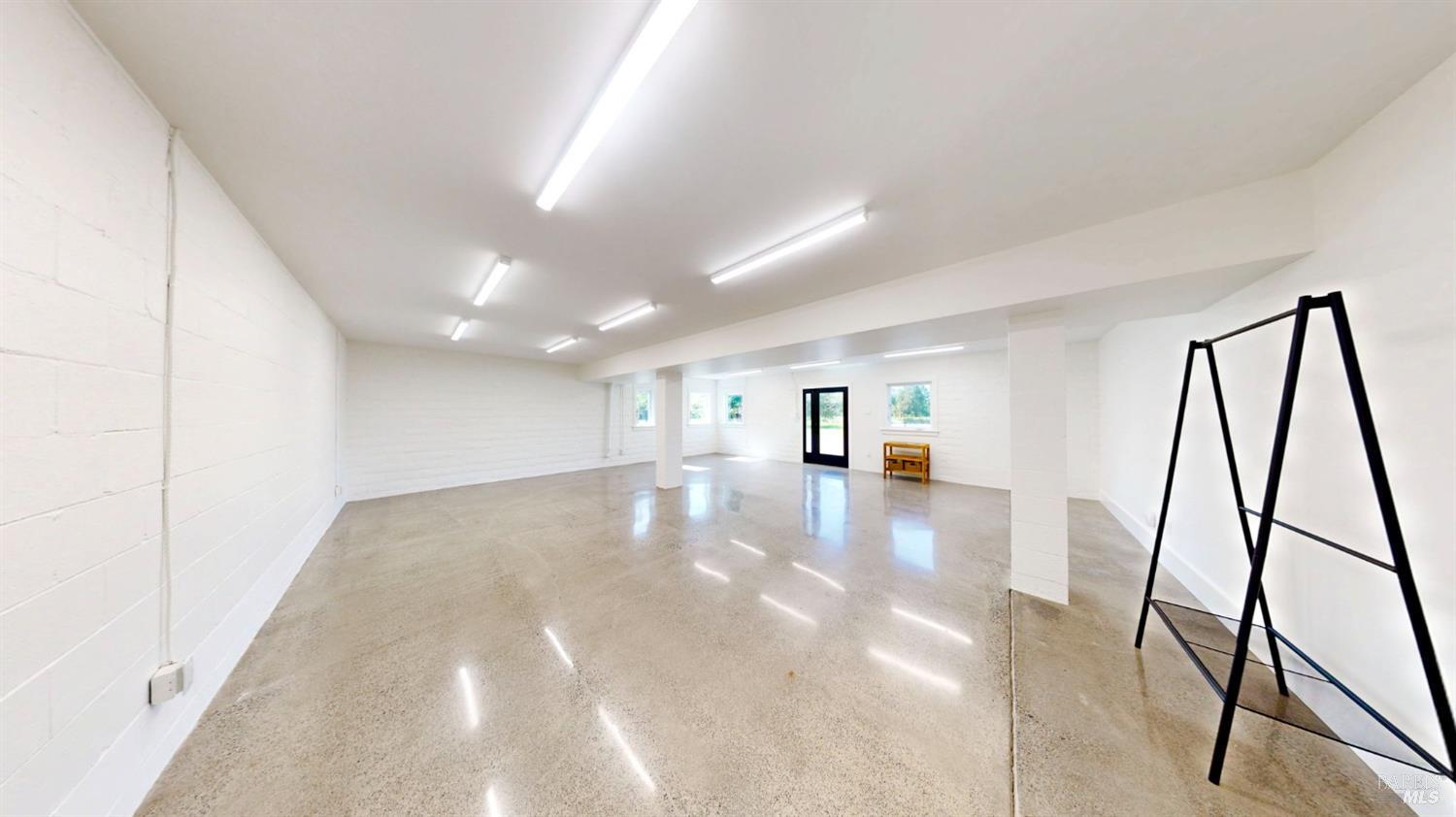 Detail Gallery Image 30 of 95 For 3314 Gravenstein Hwy, Sebastopol,  CA 95472 - 7 Beds | 4/1 Baths
