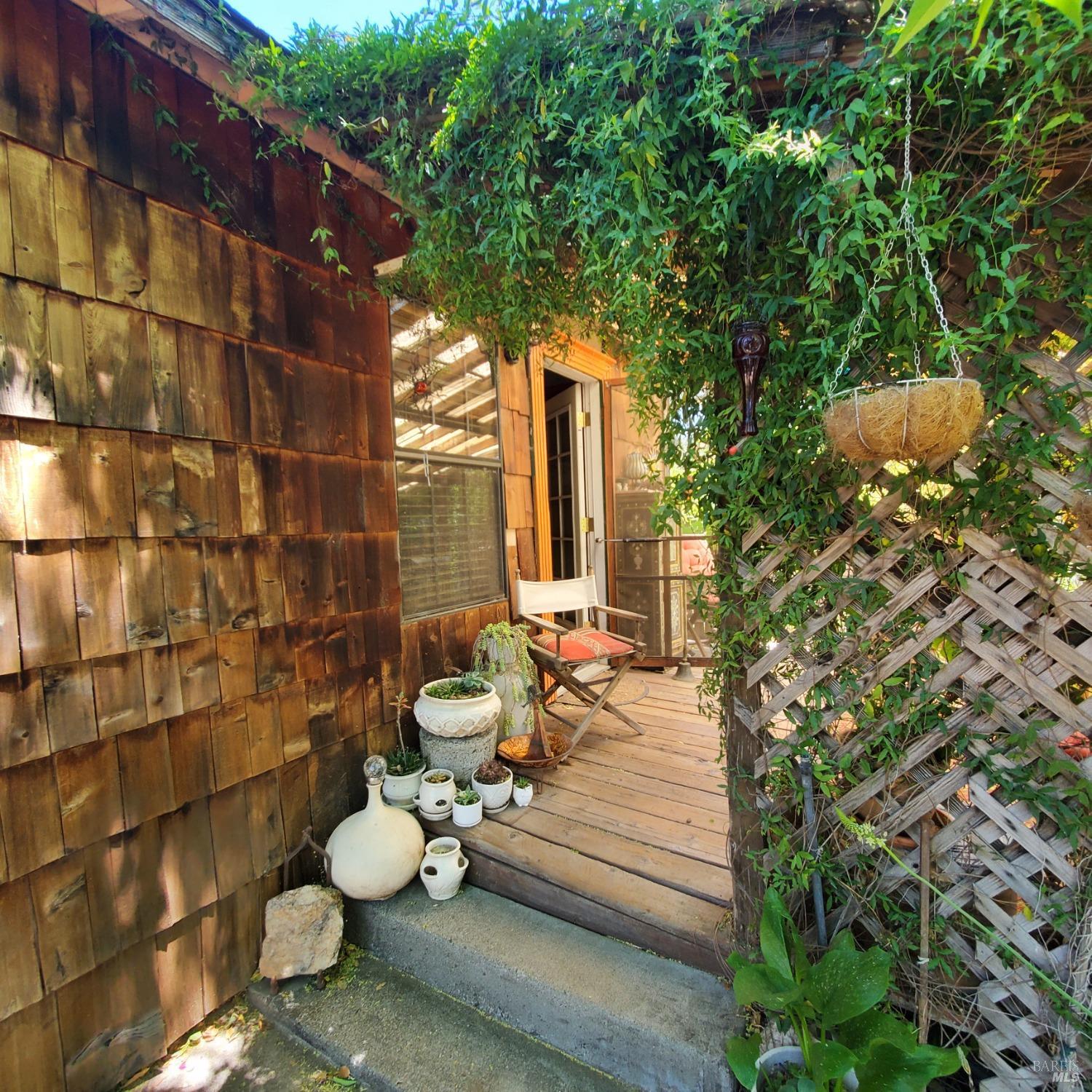 Detail Gallery Image 4 of 25 For 306 Else Way, Cloverdale,  CA 95425 - 2 Beds | 1 Baths