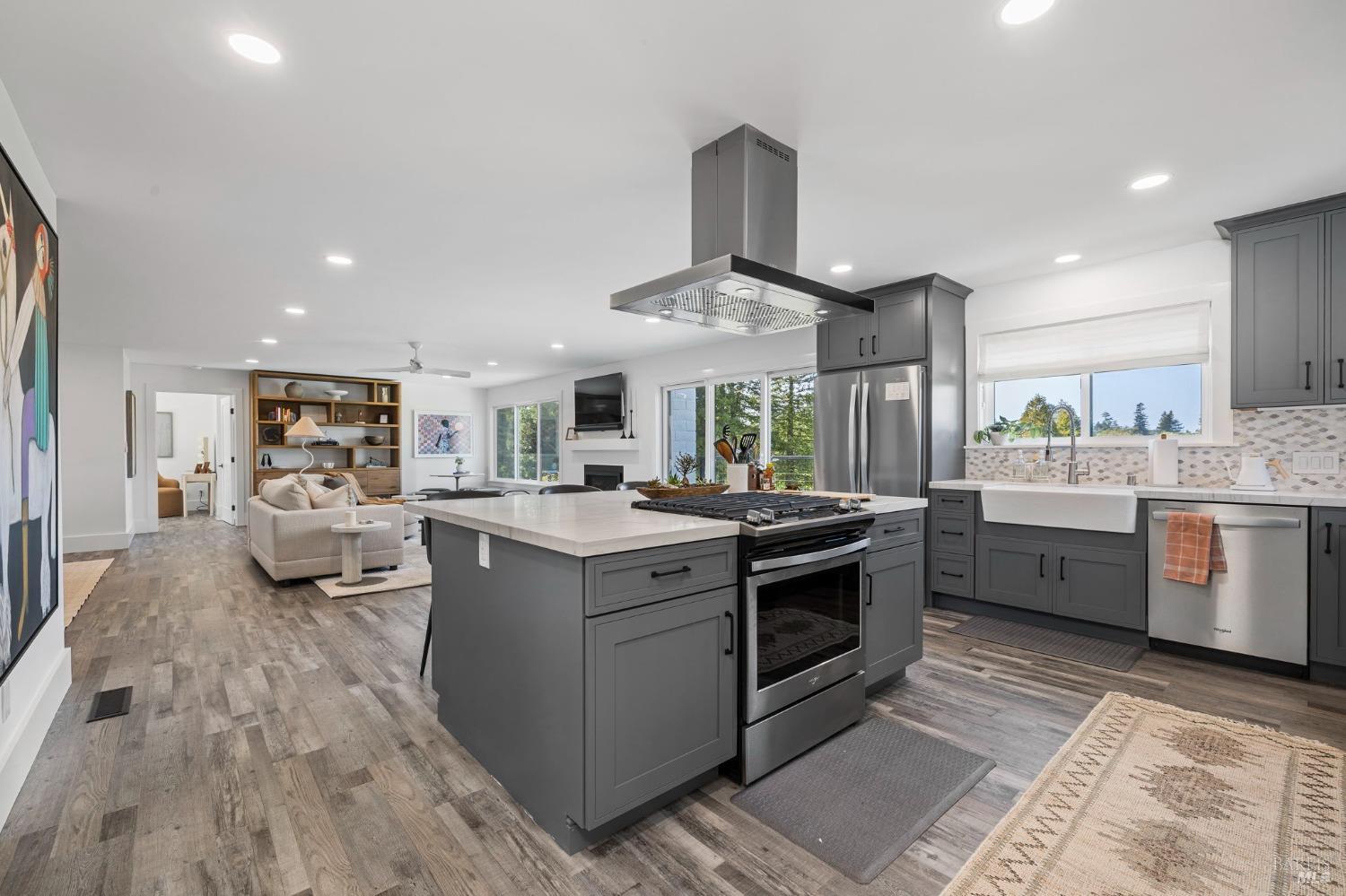 Detail Gallery Image 6 of 95 For 3314 Gravenstein Hwy, Sebastopol,  CA 95472 - 7 Beds | 4/1 Baths