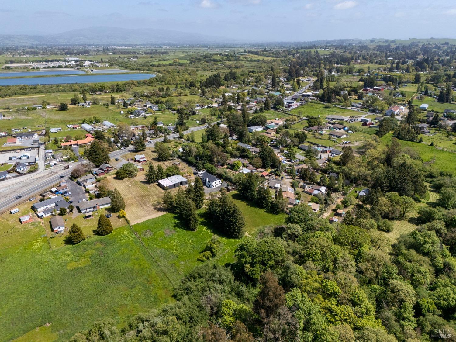 Detail Gallery Image 39 of 95 For 3314 Gravenstein Hwy, Sebastopol,  CA 95472 - 7 Beds | 4/1 Baths