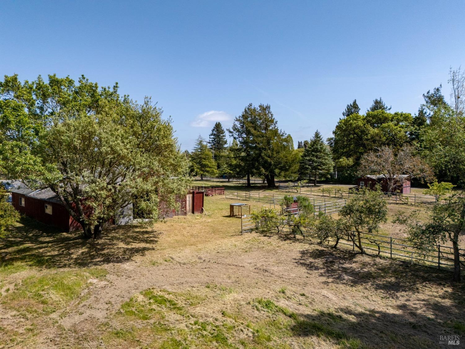 Detail Gallery Image 43 of 95 For 3314 Gravenstein Hwy, Sebastopol,  CA 95472 - 7 Beds | 4/1 Baths