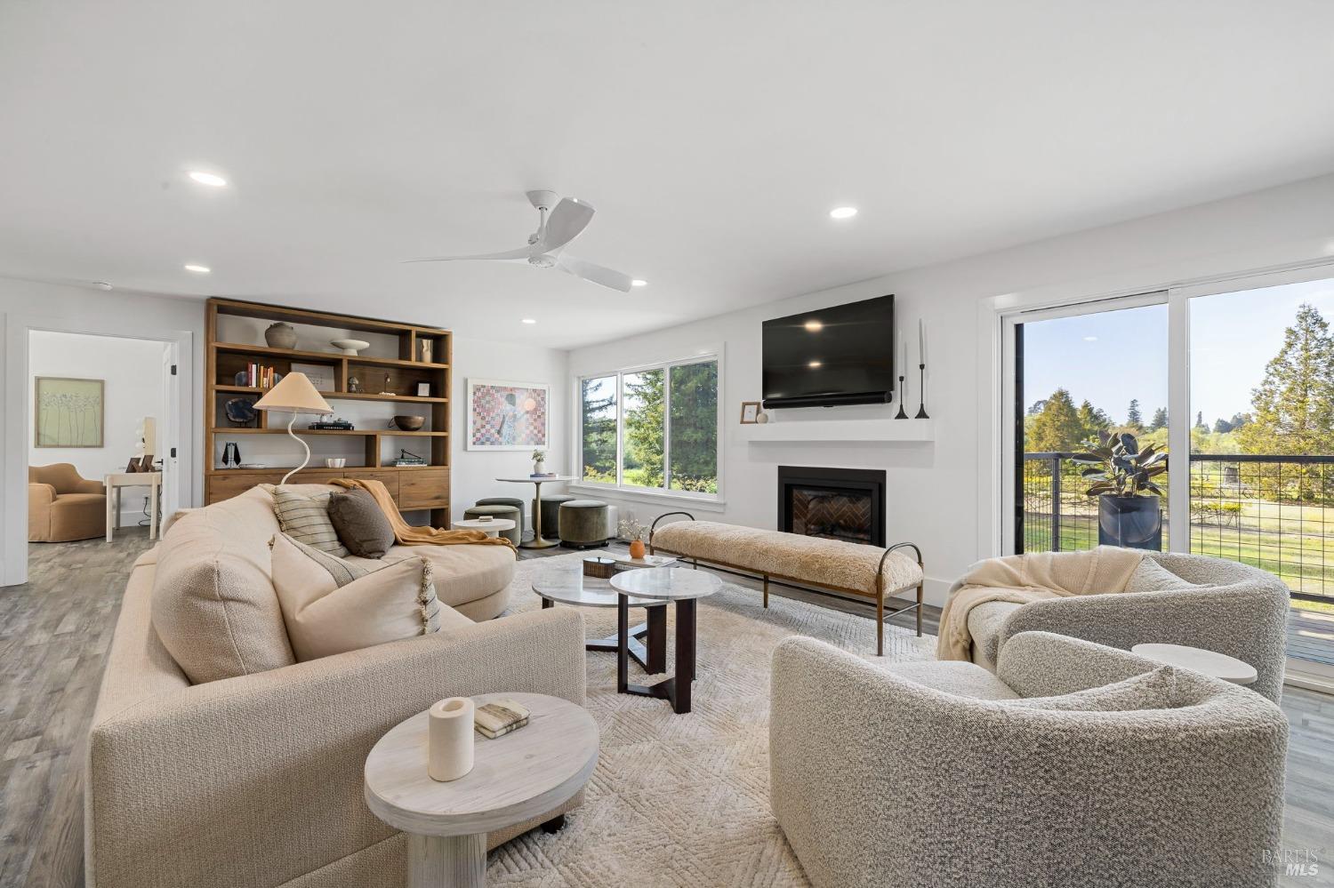 Detail Gallery Image 13 of 95 For 3314 Gravenstein Hwy, Sebastopol,  CA 95472 - 7 Beds | 4/1 Baths