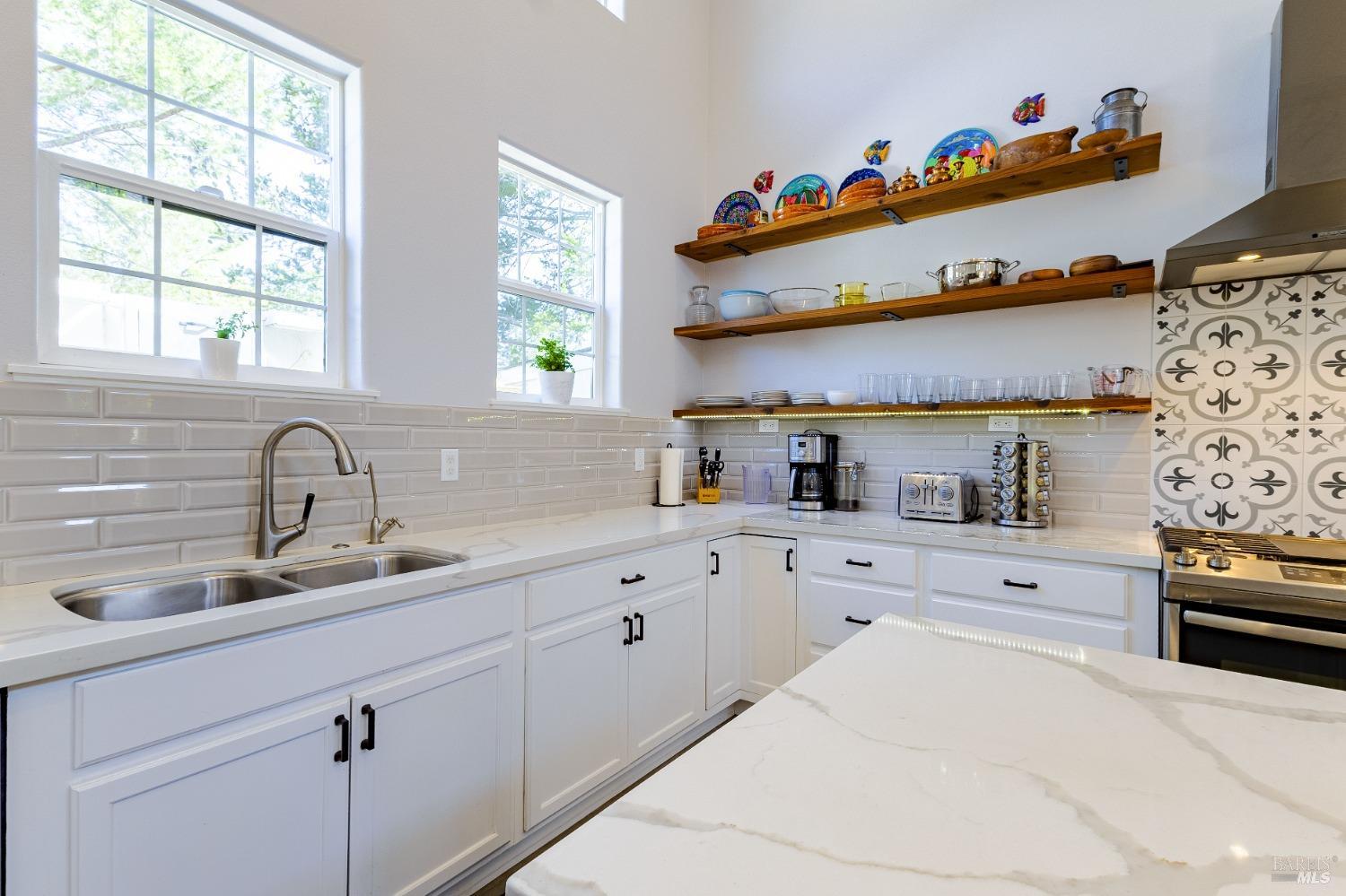 Detail Gallery Image 17 of 55 For 17080 Highway 12 Hwy, Sonoma,  CA 95476 - 2 Beds | 2 Baths