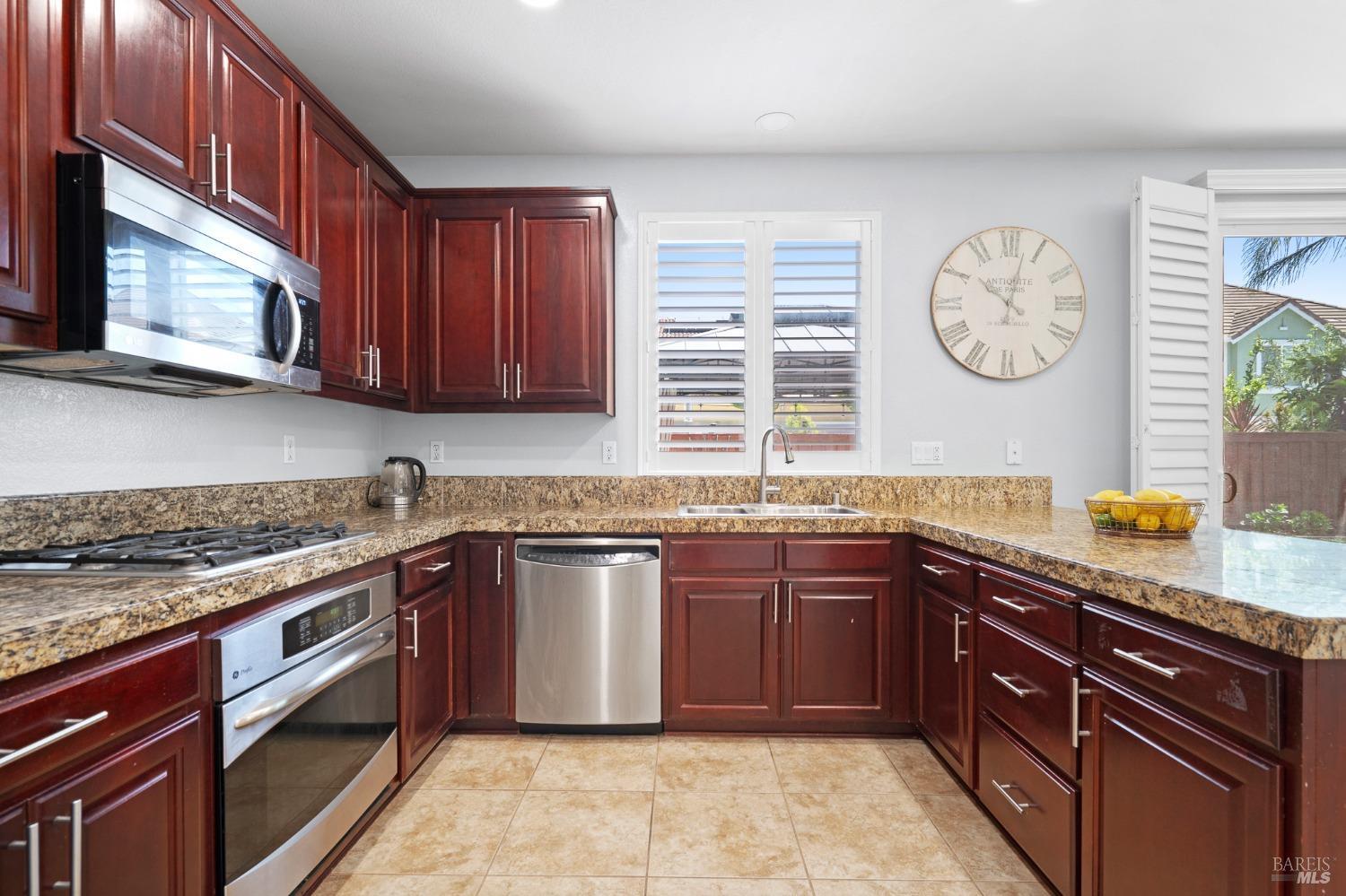 Detail Gallery Image 19 of 51 For 825 Hampton St, Vacaville,  CA 95687 - 4 Beds | 3/1 Baths