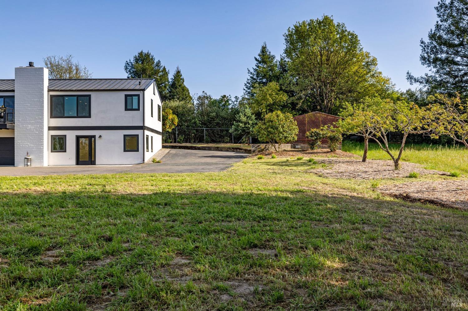 Detail Gallery Image 57 of 95 For 3314 Gravenstein Hwy, Sebastopol,  CA 95472 - 7 Beds | 4/1 Baths