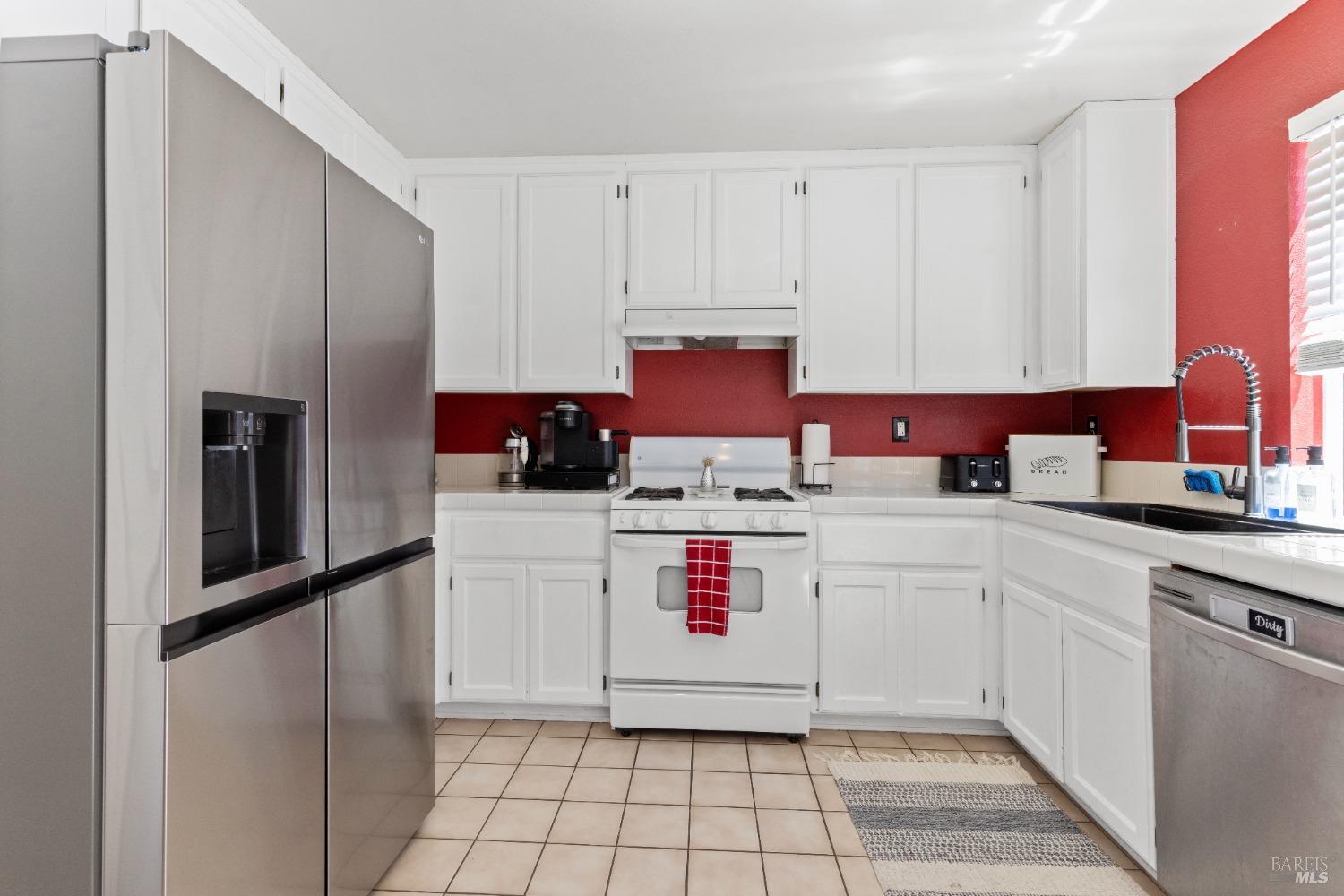 Detail Gallery Image 14 of 36 For 706 Powderhorn Ave, Santa Rosa,  CA 95407 - 3 Beds | 2/1 Baths