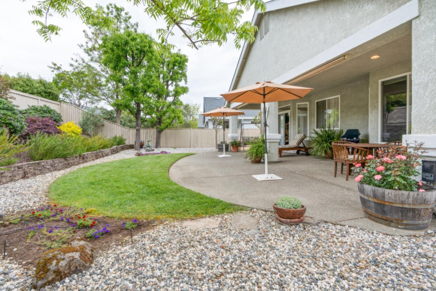 Detail Gallery Image 3 of 27 For 279 Red Mountain Dr, Cloverdale,  CA 95425 - 2 Beds | 2 Baths