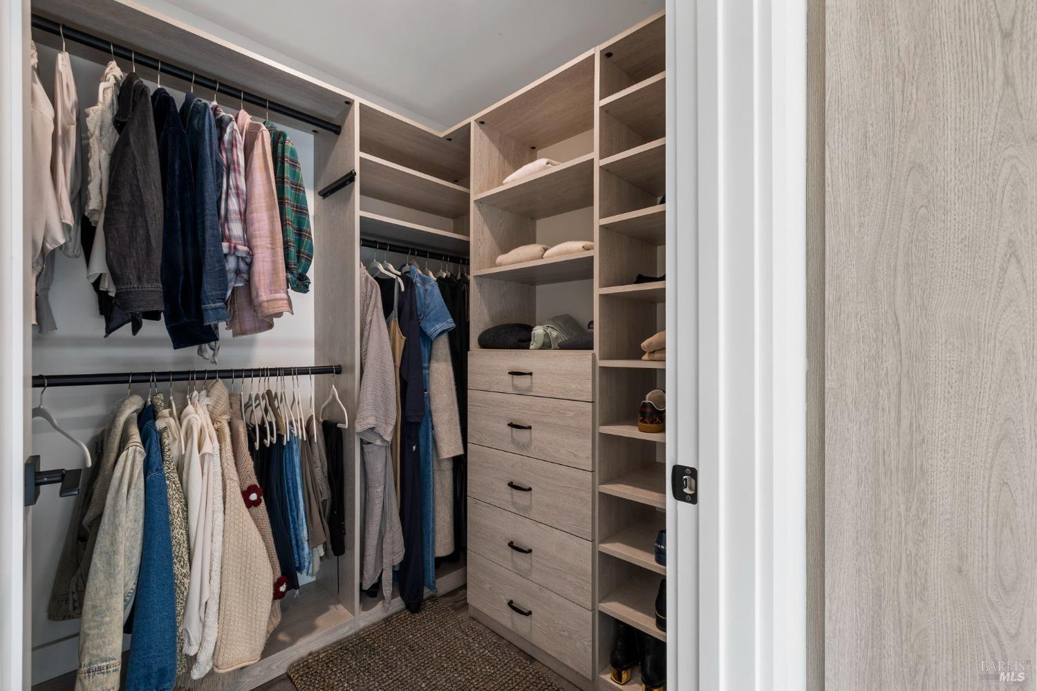 Detail Gallery Image 25 of 95 For 3314 Gravenstein Hwy, Sebastopol,  CA 95472 - 7 Beds | 4/1 Baths