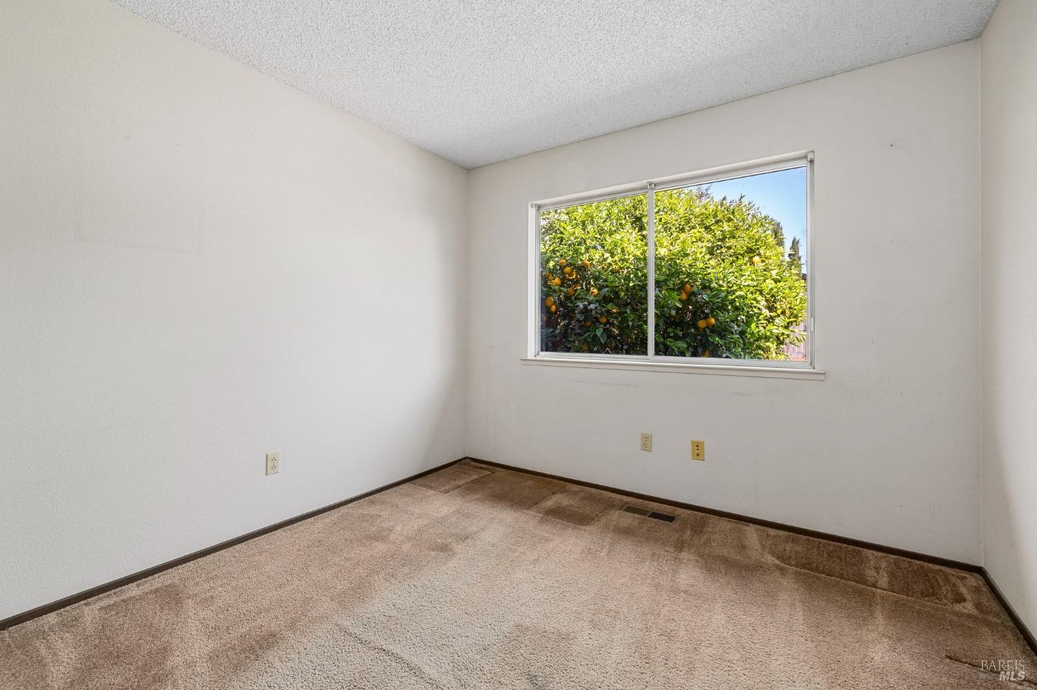 Detail Gallery Image 8 of 27 For 1722 Capella Ct, Petaluma,  CA 94954 - 2 Beds | 2 Baths