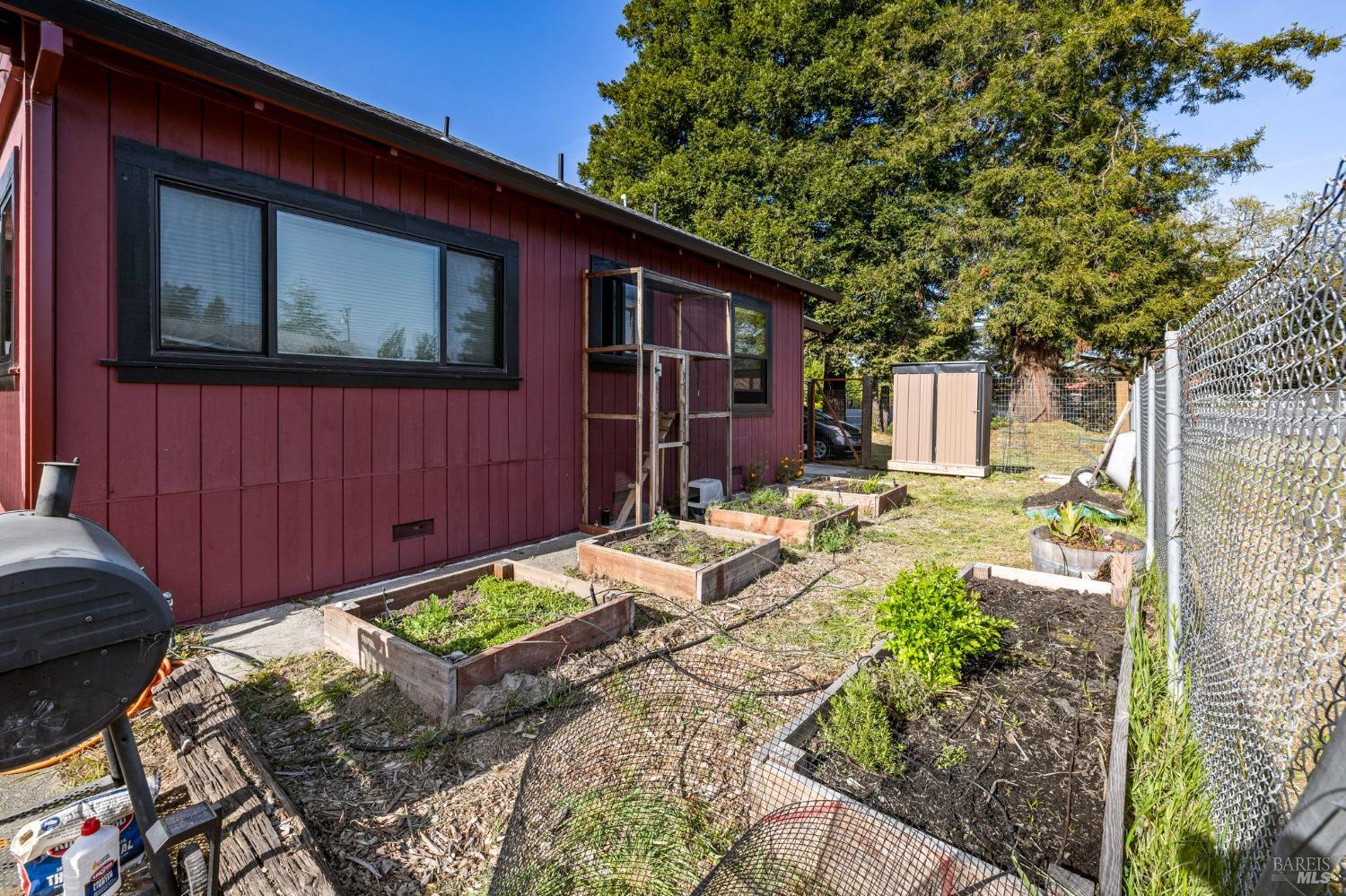 Detail Gallery Image 86 of 95 For 3314 Gravenstein Hwy, Sebastopol,  CA 95472 - 7 Beds | 4/1 Baths