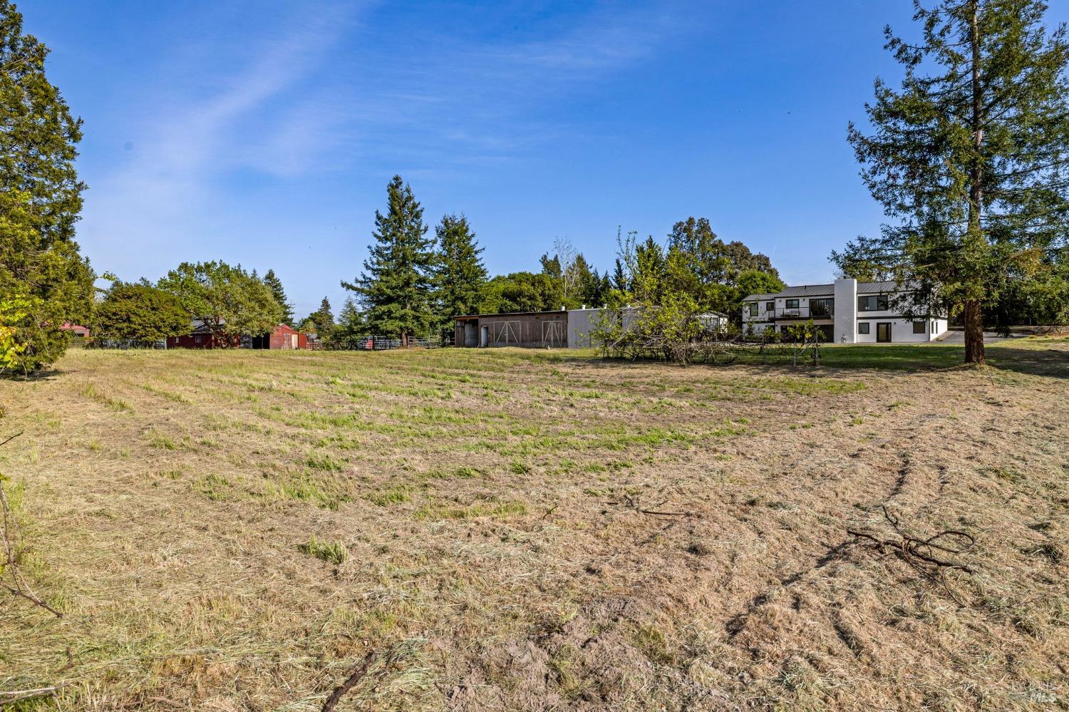 Detail Gallery Image 54 of 95 For 3314 Gravenstein Hwy, Sebastopol,  CA 95472 - 7 Beds | 4/1 Baths