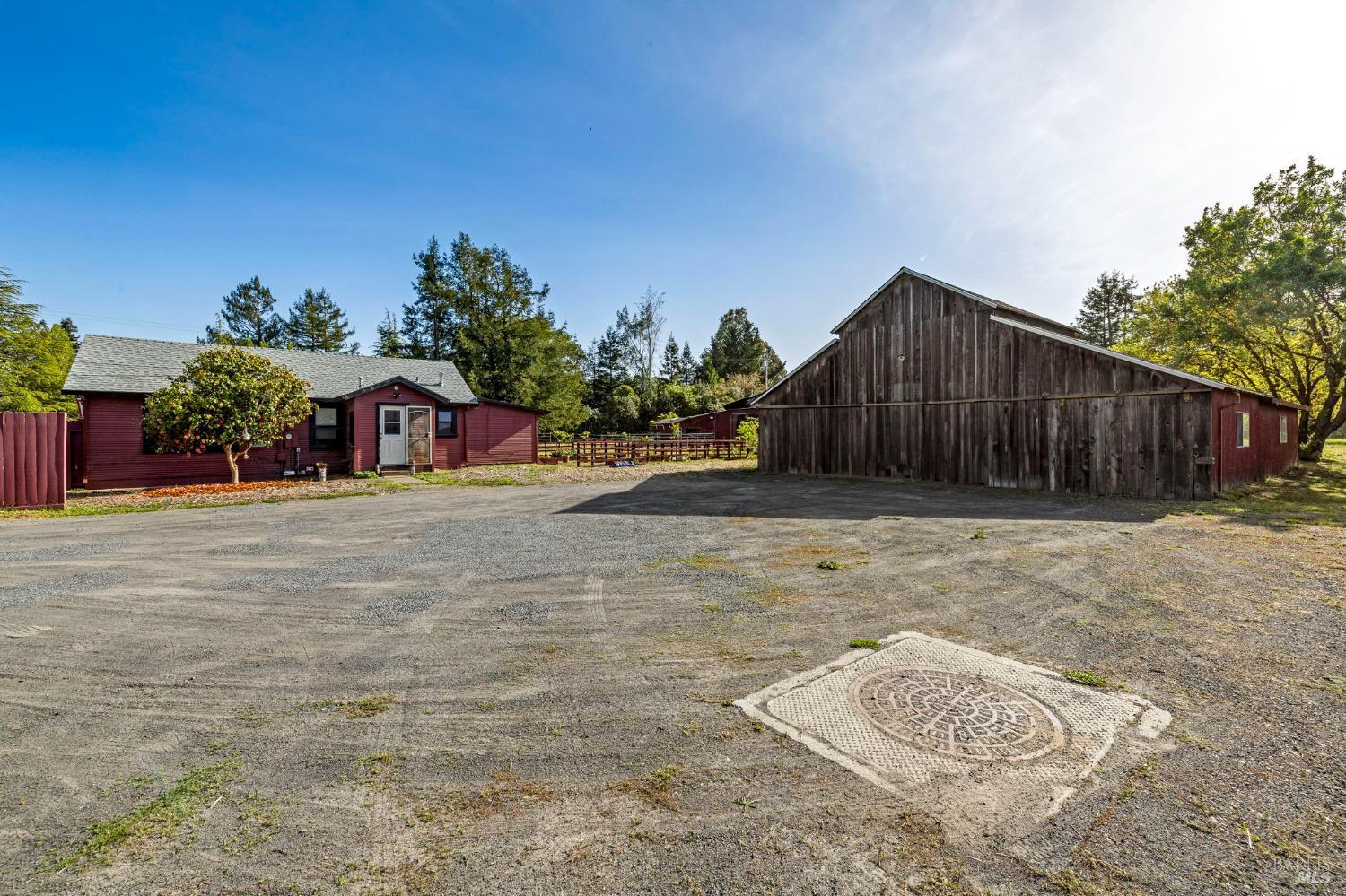 Detail Gallery Image 69 of 95 For 3314 Gravenstein Hwy, Sebastopol,  CA 95472 - 7 Beds | 4/1 Baths