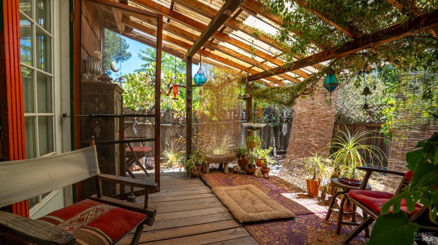 Detail Gallery Image 3 of 25 For 306 Else Way, Cloverdale,  CA 95425 - 2 Beds | 1 Baths