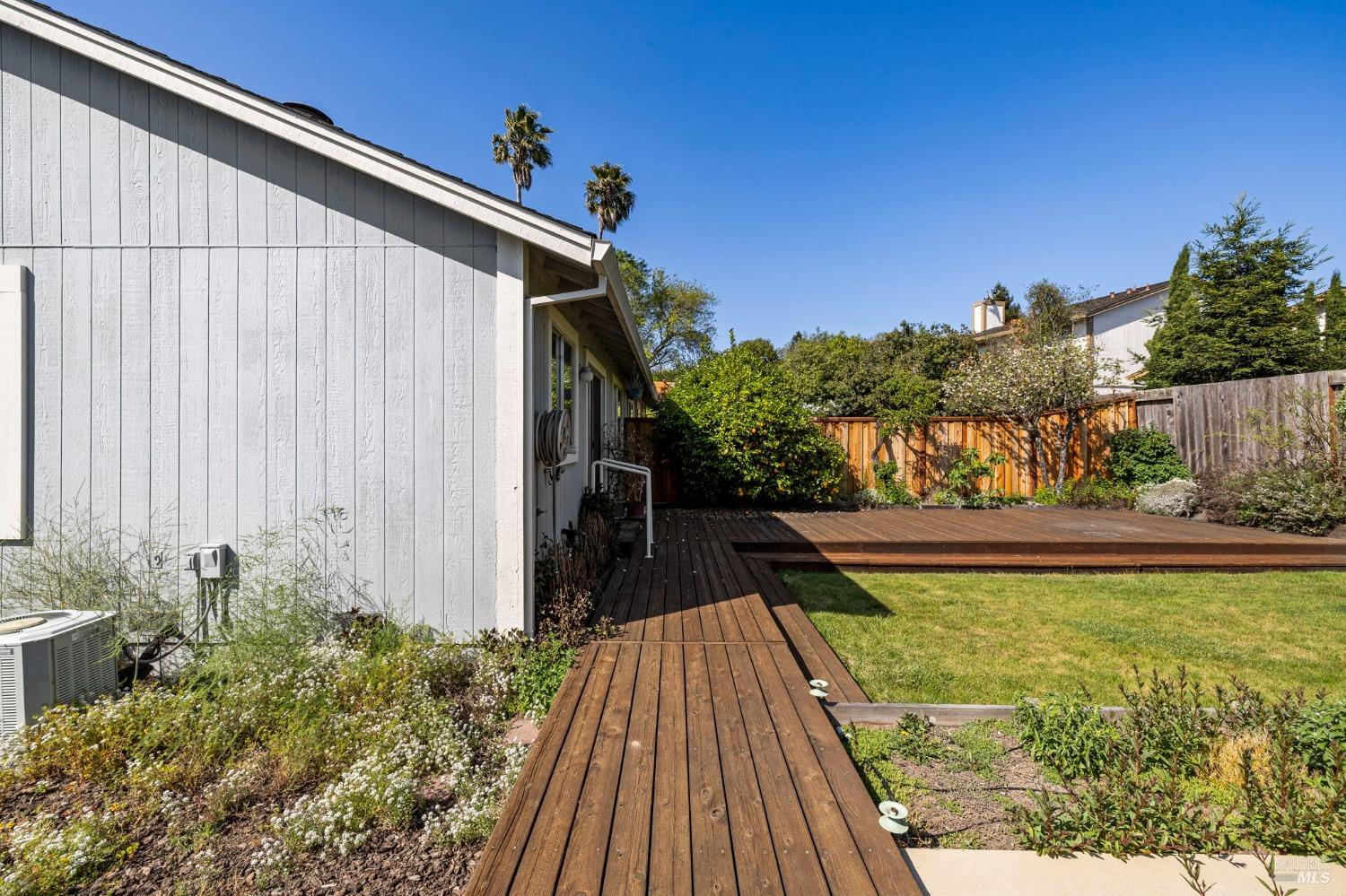 Detail Gallery Image 19 of 27 For 1722 Capella Ct, Petaluma,  CA 94954 - 2 Beds | 2 Baths