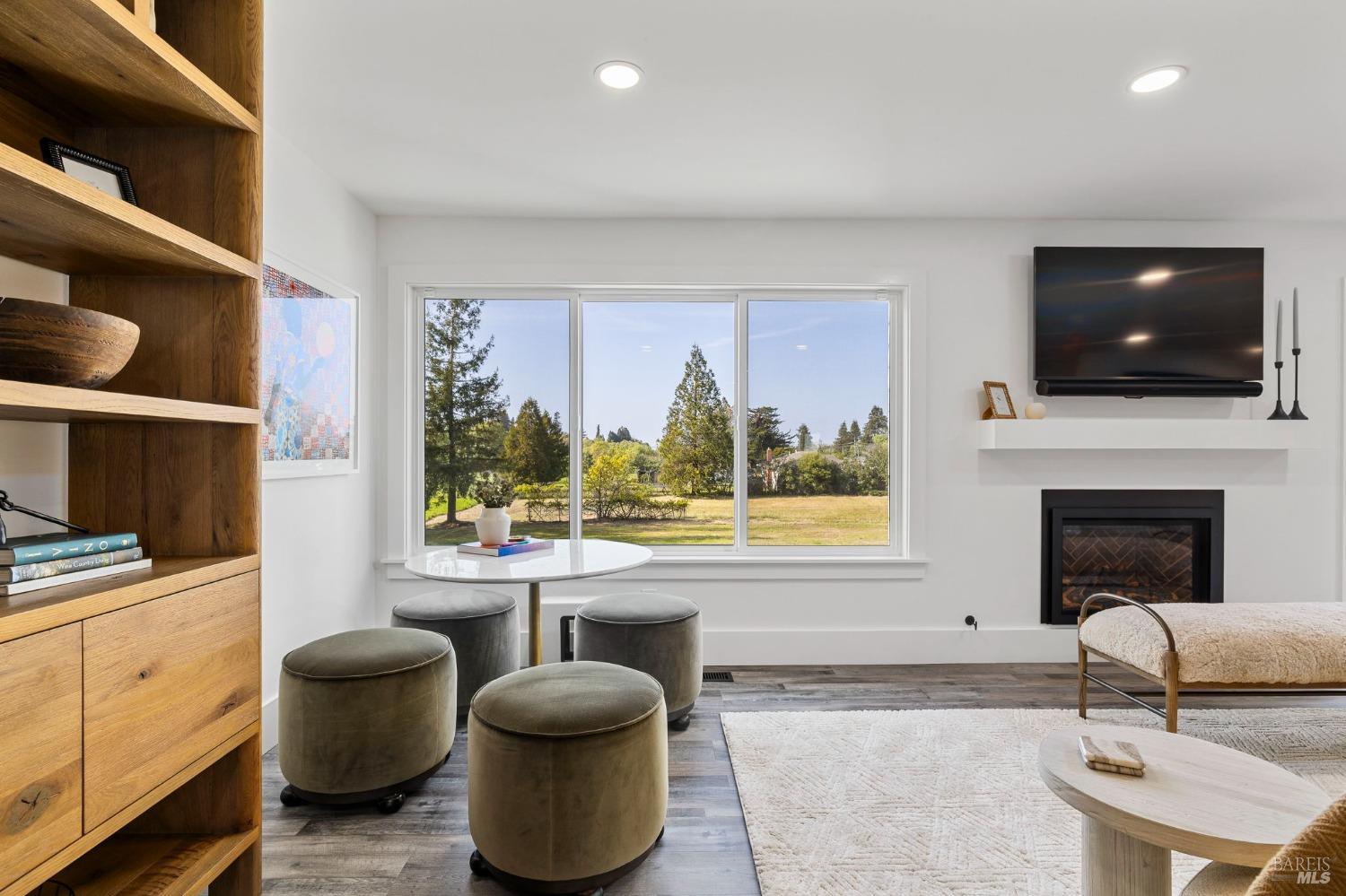 Detail Gallery Image 17 of 95 For 3314 Gravenstein Hwy, Sebastopol,  CA 95472 - 7 Beds | 4/1 Baths