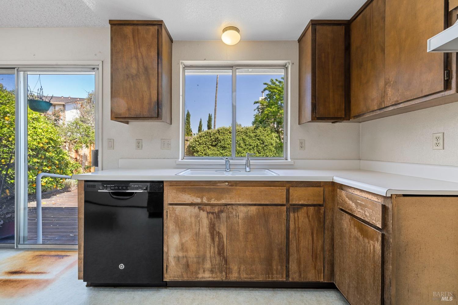 Detail Gallery Image 7 of 27 For 1722 Capella Ct, Petaluma,  CA 94954 - 2 Beds | 2 Baths