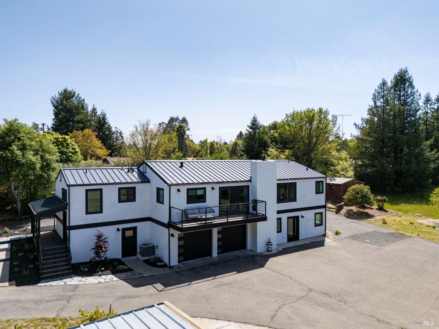 Detail Gallery Image 1 of 95 For 3314 Gravenstein Hwy, Sebastopol,  CA 95472 - 7 Beds | 4/1 Baths