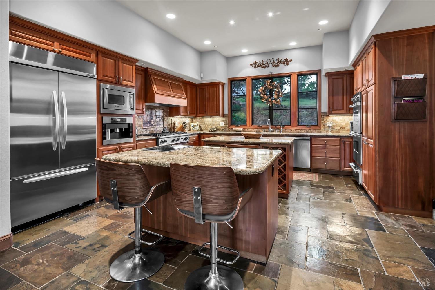 Detail Gallery Image 22 of 79 For 19255 Dallas Ct, Hidden Valley Lake,  CA 95467 - 4 Beds | 4/1 Baths