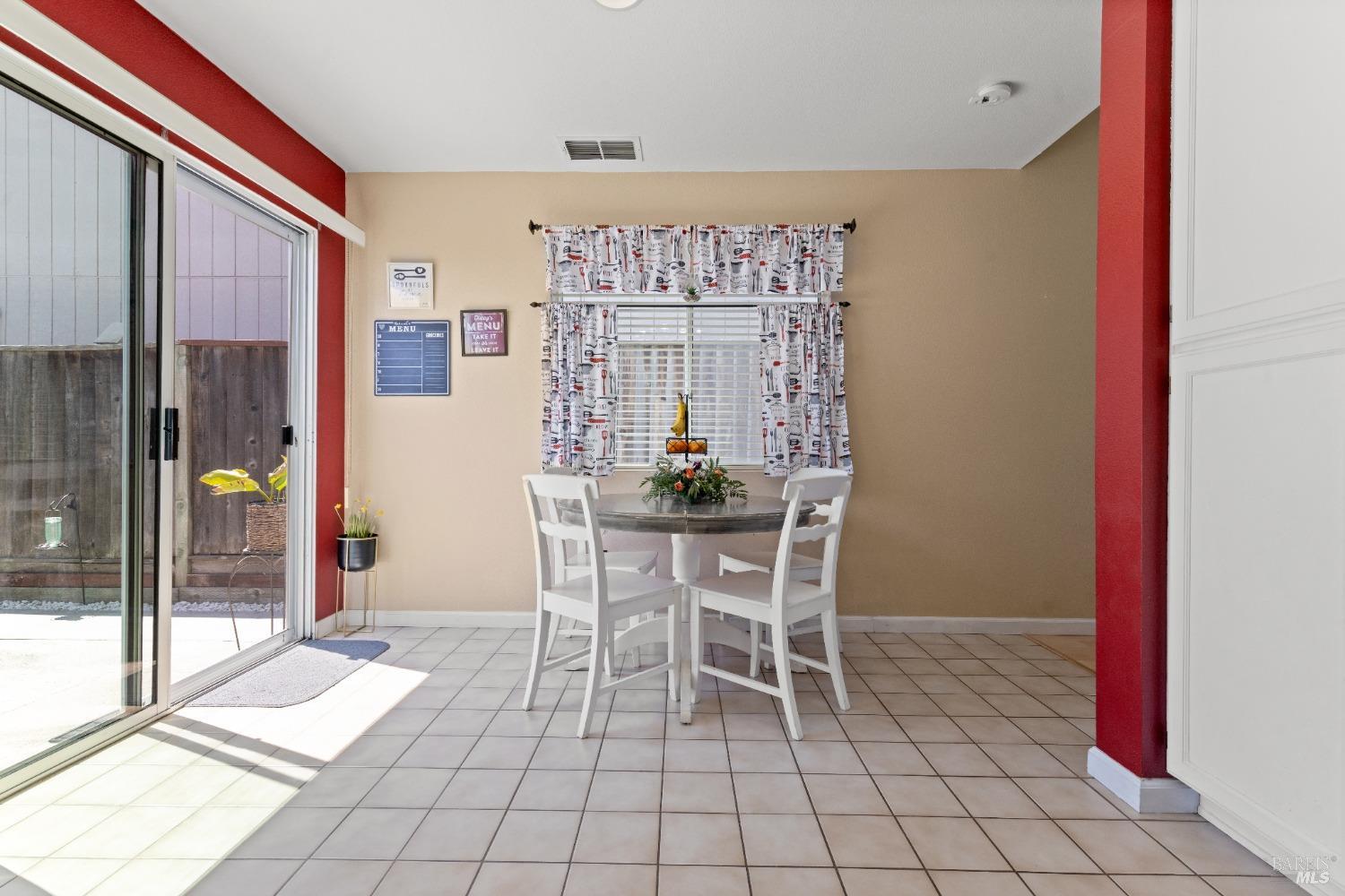 Detail Gallery Image 11 of 36 For 706 Powderhorn Ave, Santa Rosa,  CA 95407 - 3 Beds | 2/1 Baths