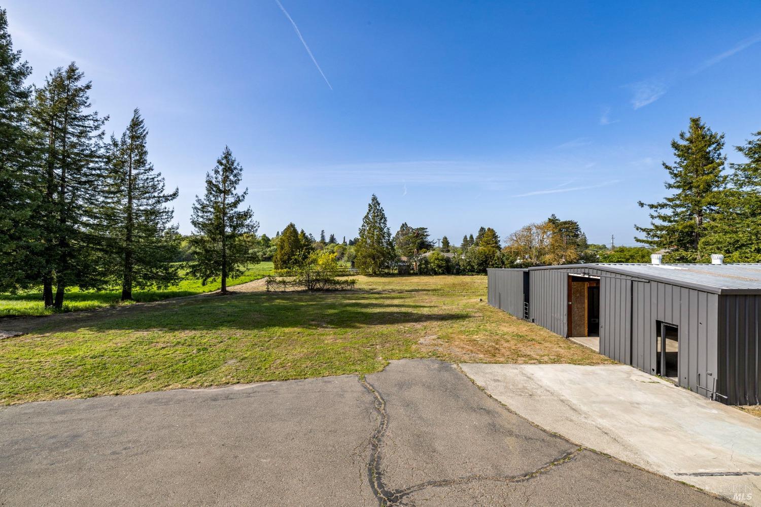 Detail Gallery Image 49 of 95 For 3314 Gravenstein Hwy, Sebastopol,  CA 95472 - 7 Beds | 4/1 Baths