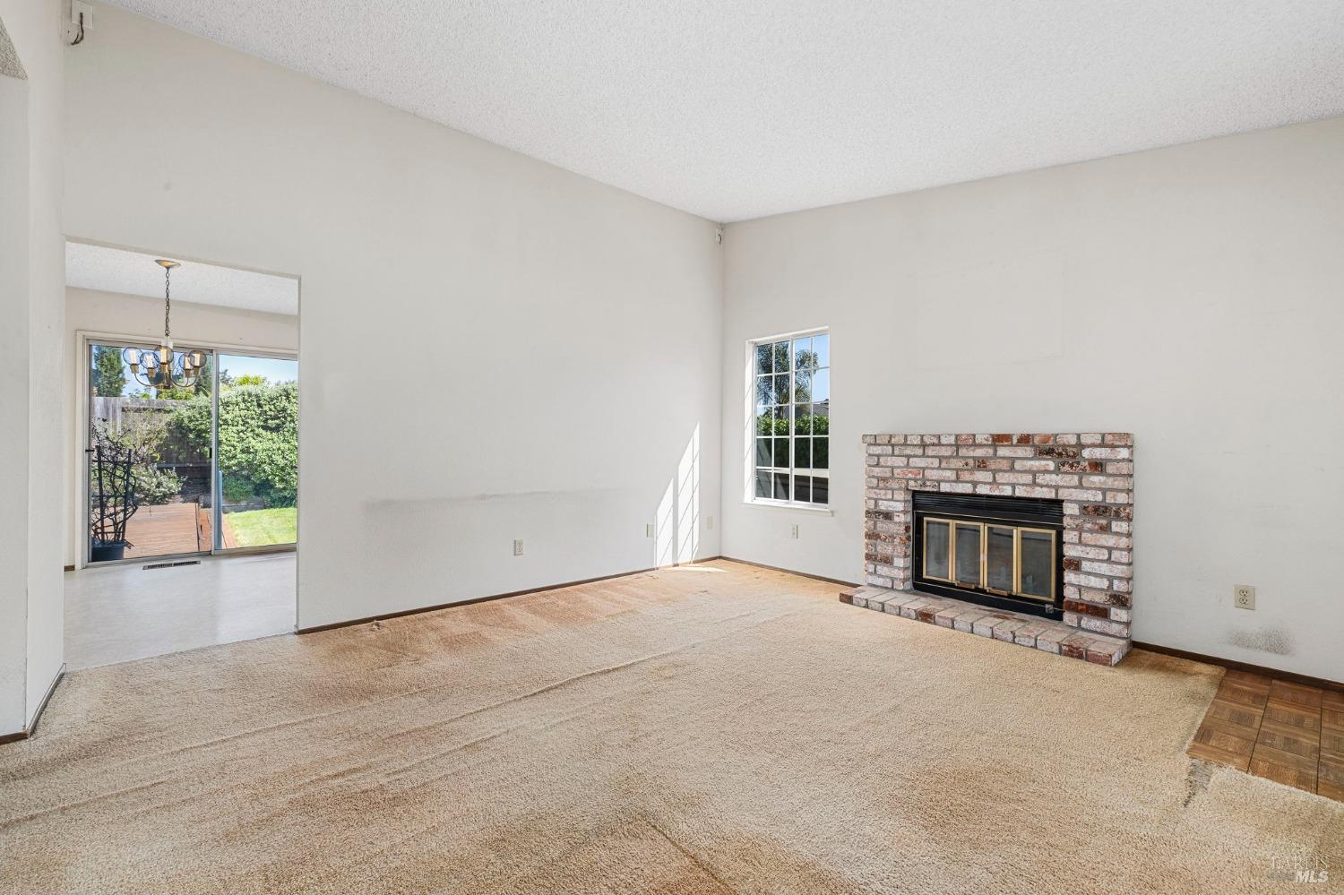 Detail Gallery Image 3 of 27 For 1722 Capella Ct, Petaluma,  CA 94954 - 2 Beds | 2 Baths