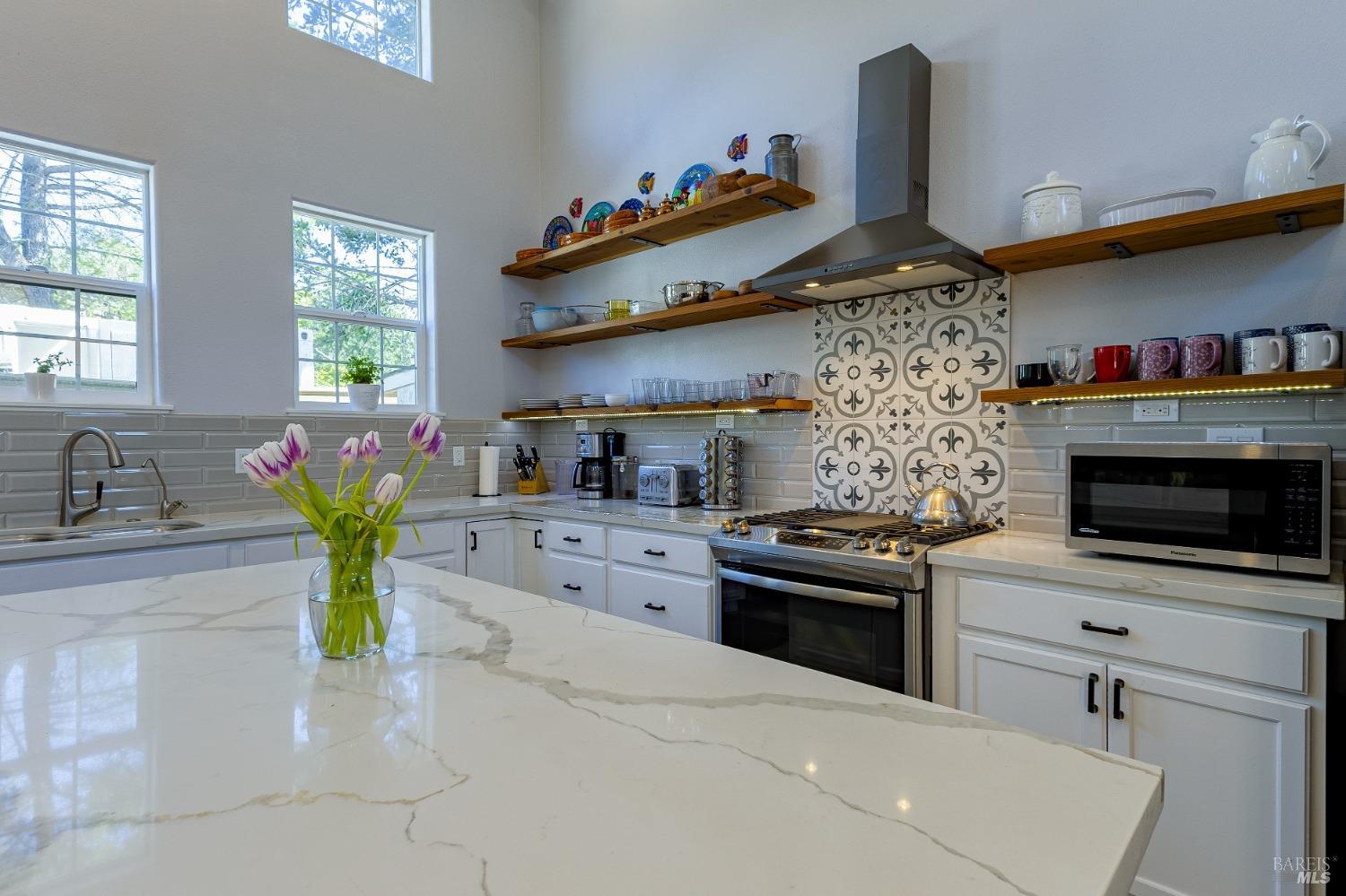 Detail Gallery Image 14 of 55 For 17080 Highway 12 Hwy, Sonoma,  CA 95476 - 2 Beds | 2 Baths
