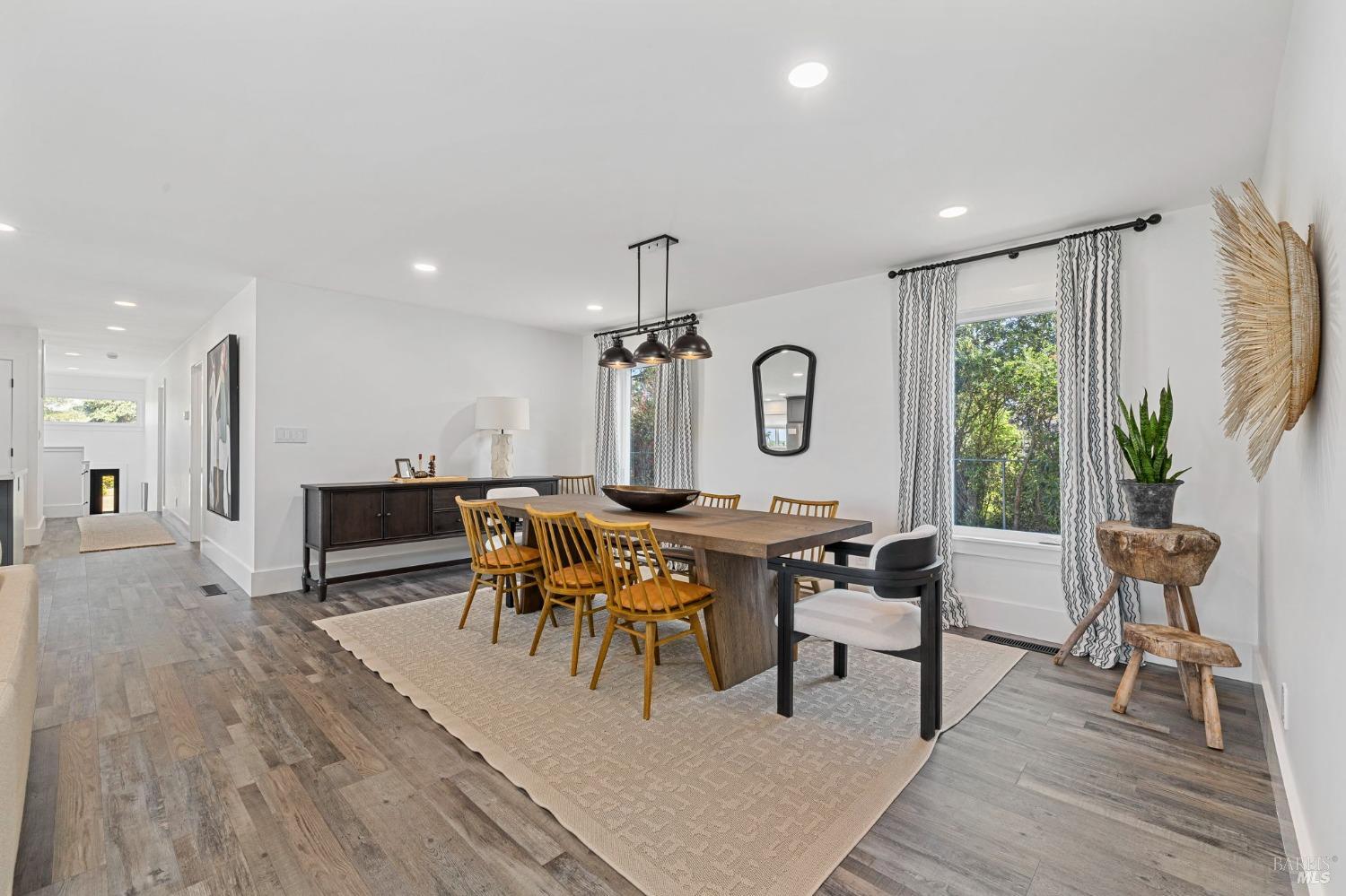 Detail Gallery Image 16 of 95 For 3314 Gravenstein Hwy, Sebastopol,  CA 95472 - 7 Beds | 4/1 Baths