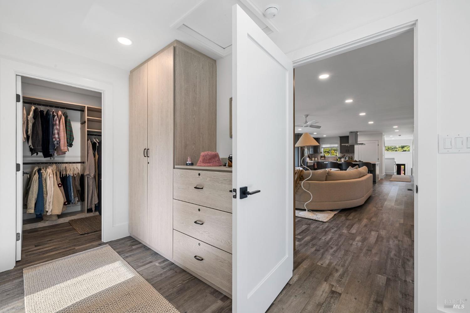 Detail Gallery Image 23 of 95 For 3314 Gravenstein Hwy, Sebastopol,  CA 95472 - 7 Beds | 4/1 Baths