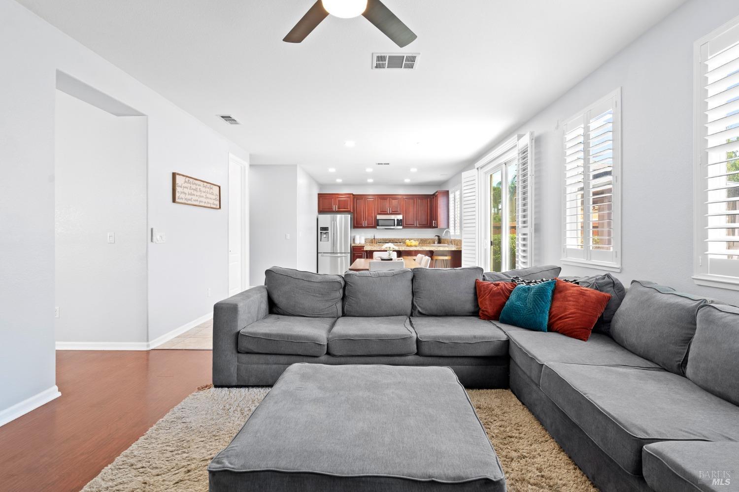 Detail Gallery Image 14 of 51 For 825 Hampton St, Vacaville,  CA 95687 - 4 Beds | 3/1 Baths