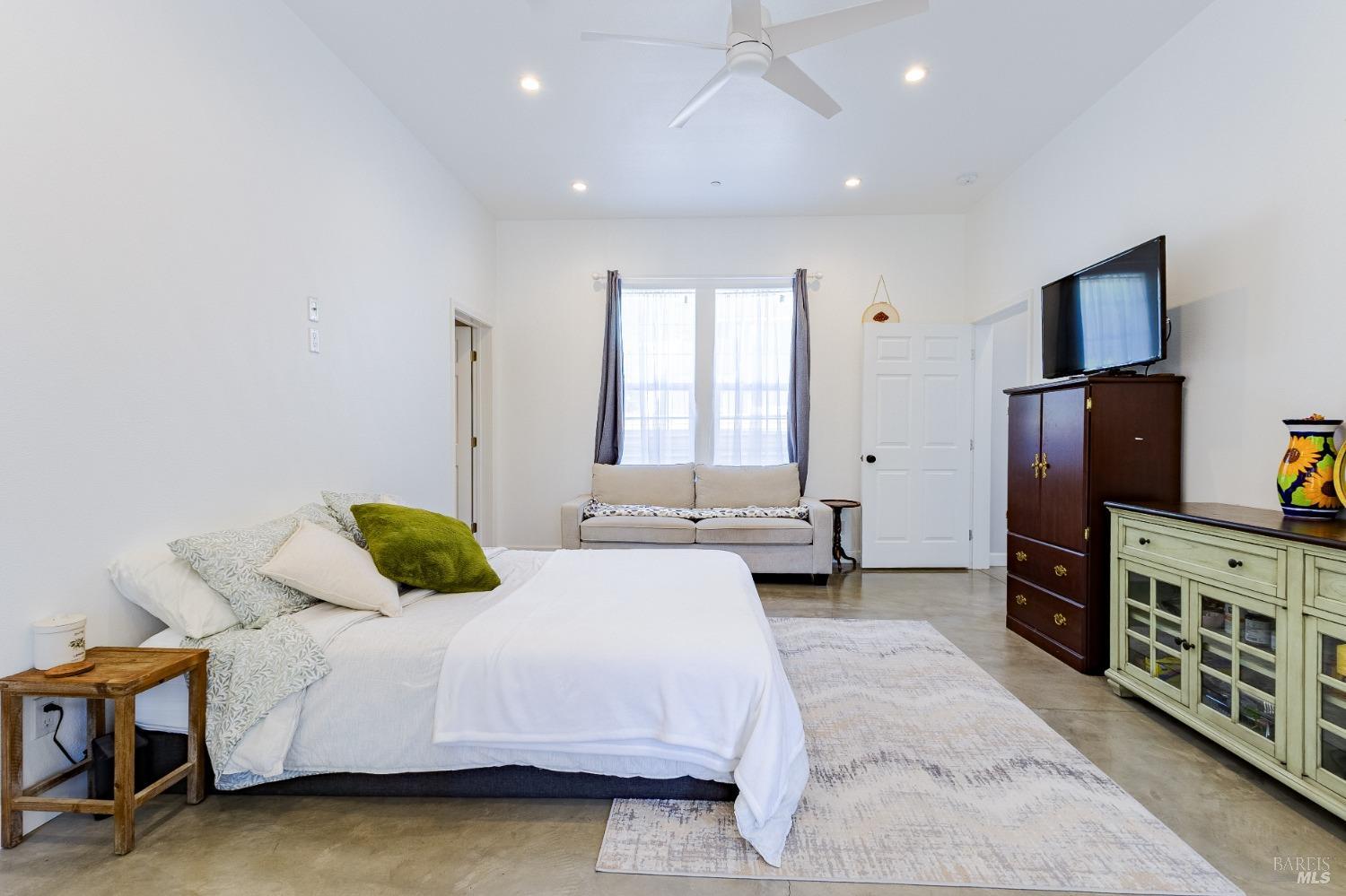 Detail Gallery Image 24 of 55 For 17080 Highway 12 Hwy, Sonoma,  CA 95476 - 2 Beds | 2 Baths