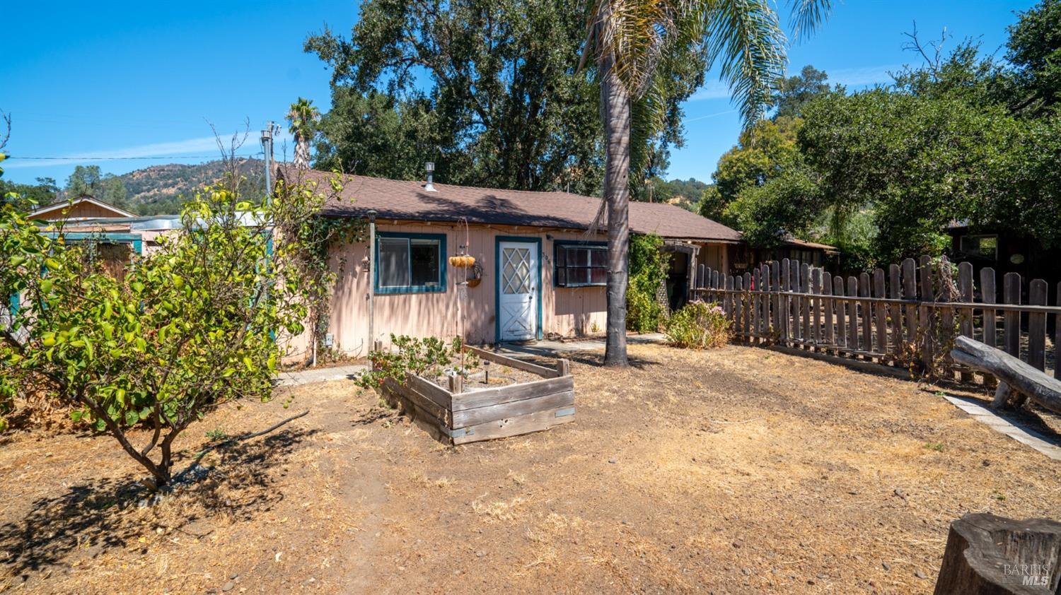 Detail Gallery Image 5 of 25 For 306 Else Way, Cloverdale,  CA 95425 - 2 Beds | 1 Baths