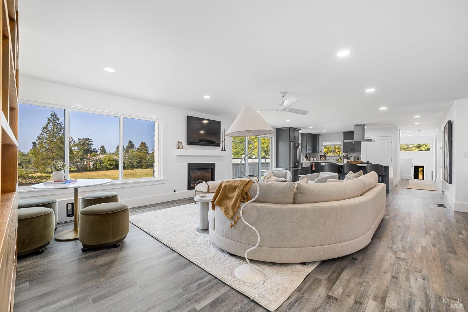 Detail Gallery Image 15 of 95 For 3314 Gravenstein Hwy, Sebastopol,  CA 95472 - 7 Beds | 4/1 Baths
