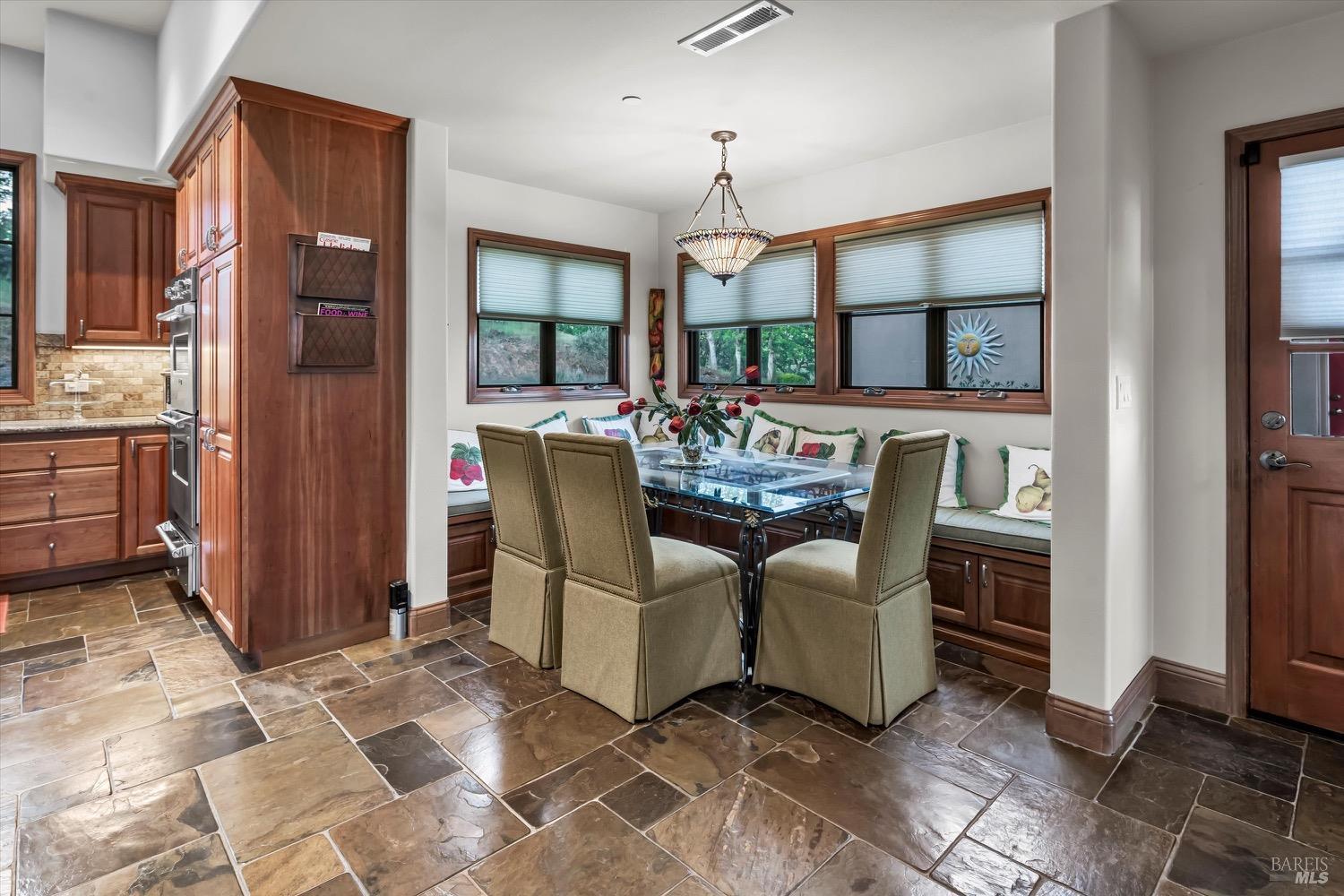 Detail Gallery Image 20 of 79 For 19255 Dallas Ct, Hidden Valley Lake,  CA 95467 - 4 Beds | 4/1 Baths