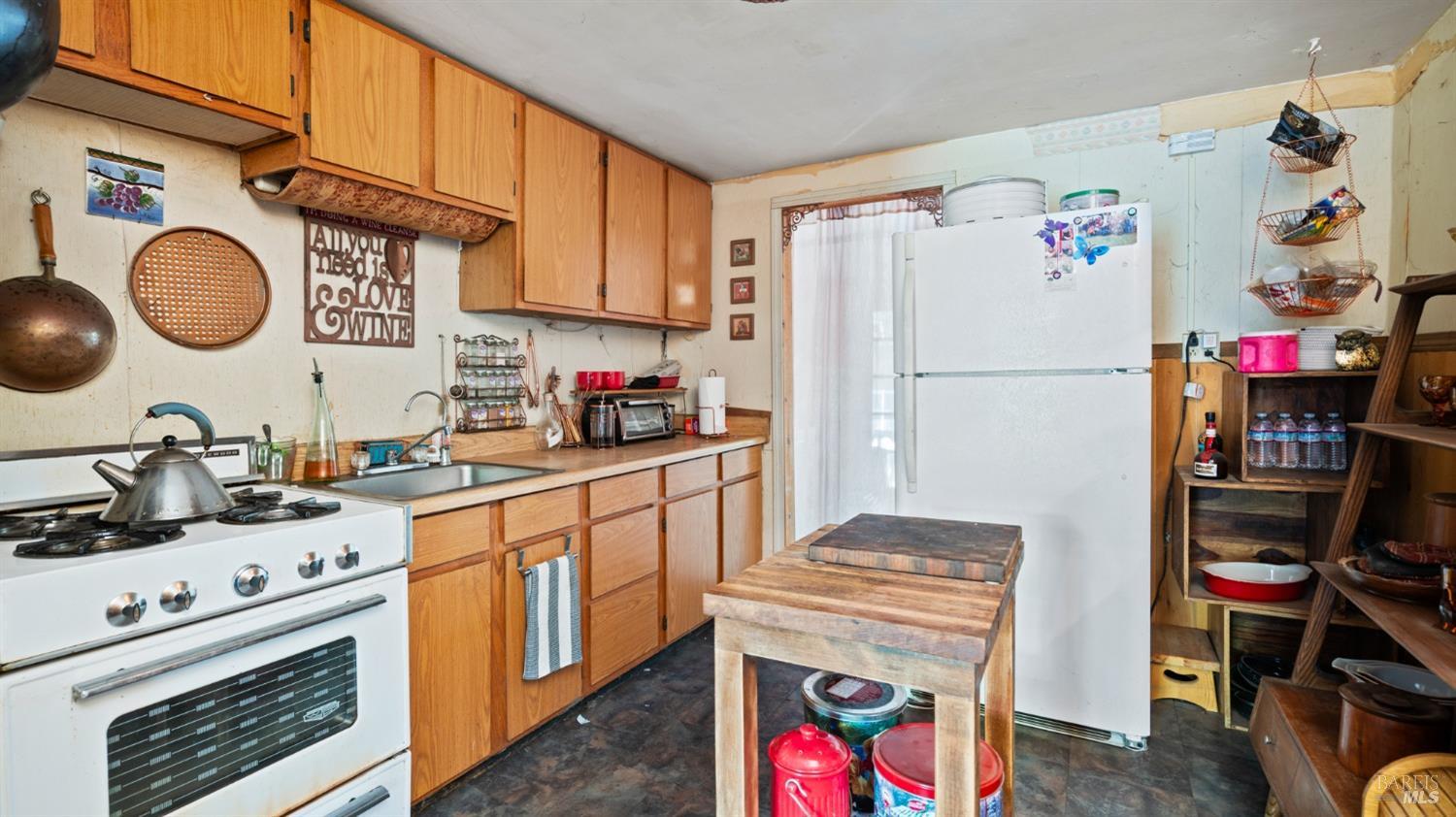 Detail Gallery Image 8 of 25 For 306 Else Way, Cloverdale,  CA 95425 - 2 Beds | 1 Baths