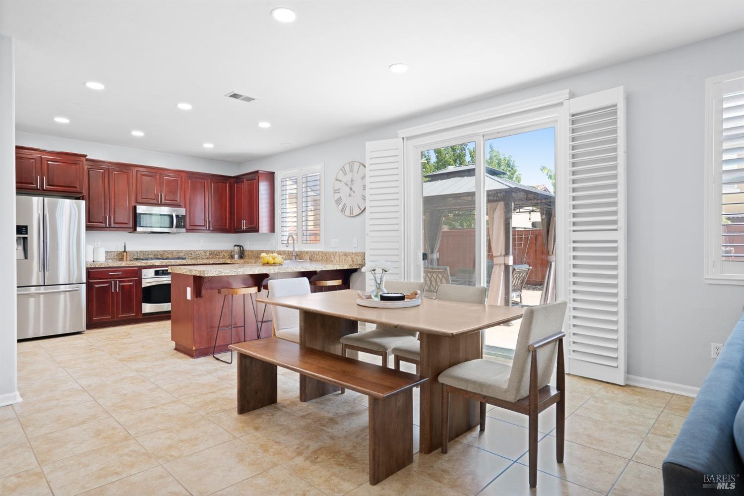 Detail Gallery Image 17 of 51 For 825 Hampton St, Vacaville,  CA 95687 - 4 Beds | 3/1 Baths