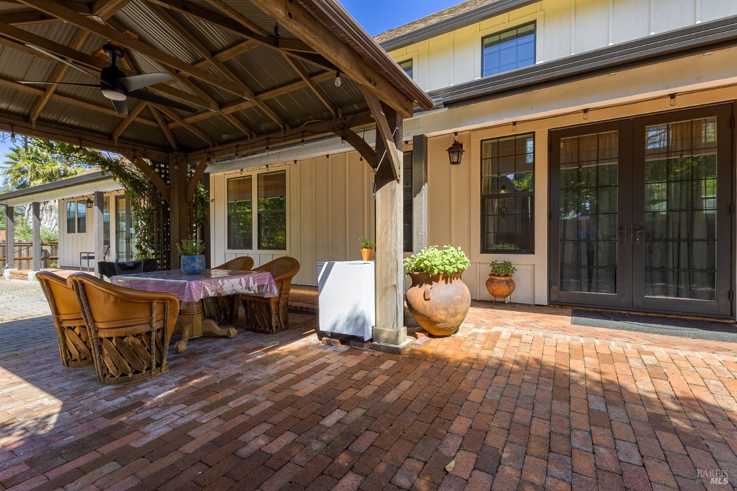Detail Gallery Image 2 of 55 For 17080 Highway 12 Hwy, Sonoma,  CA 95476 - 2 Beds | 2 Baths