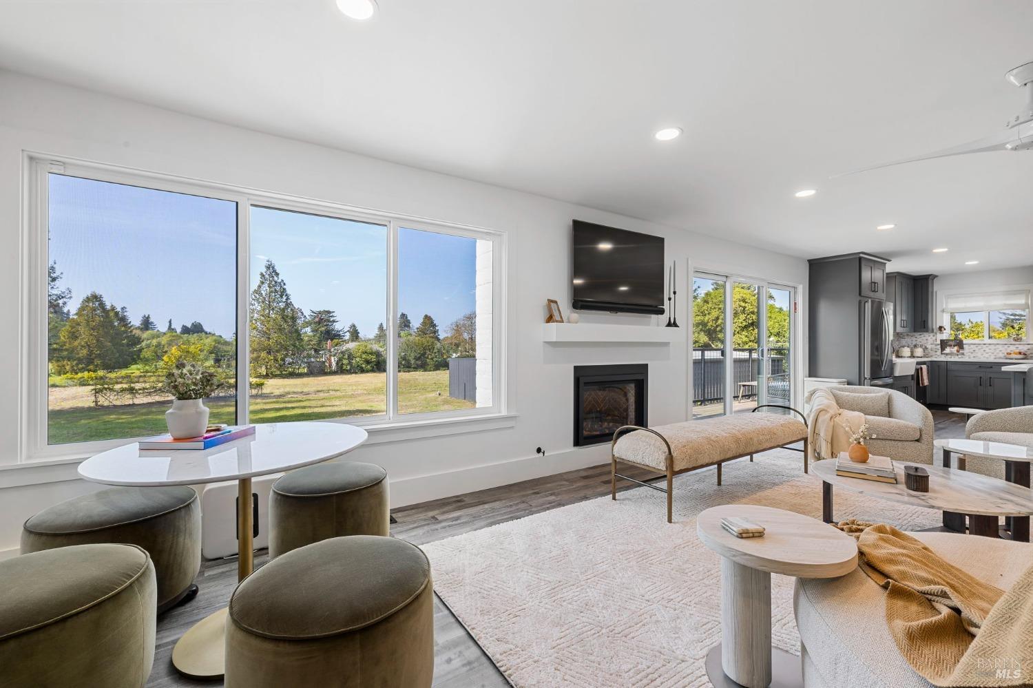 Detail Gallery Image 18 of 95 For 3314 Gravenstein Hwy, Sebastopol,  CA 95472 - 7 Beds | 4/1 Baths