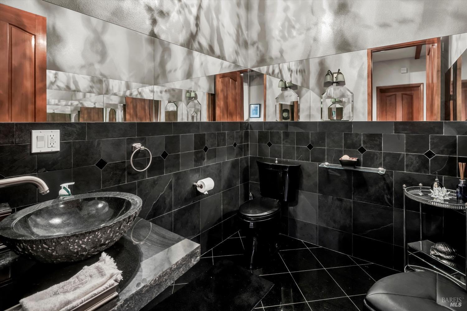Detail Gallery Image 39 of 79 For 19255 Dallas Ct, Hidden Valley Lake,  CA 95467 - 4 Beds | 4/1 Baths